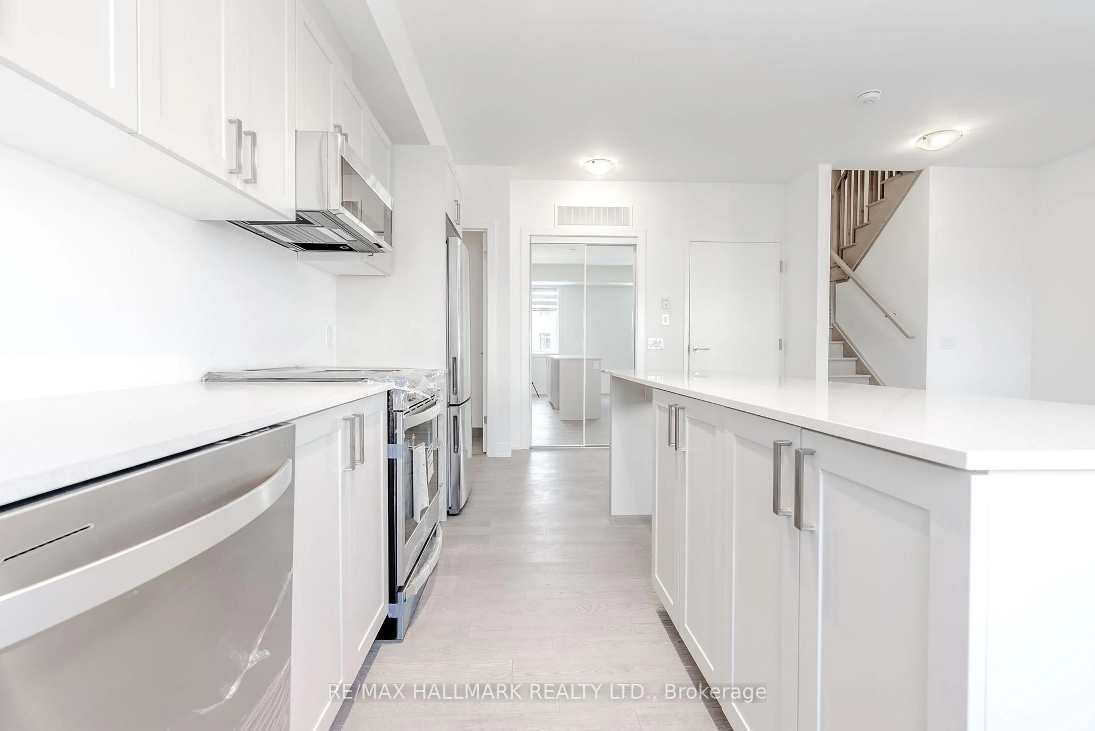 Unknown for 1085 Douglas Mccurdy Common #216, Mississauga Ontario L5G 4B1