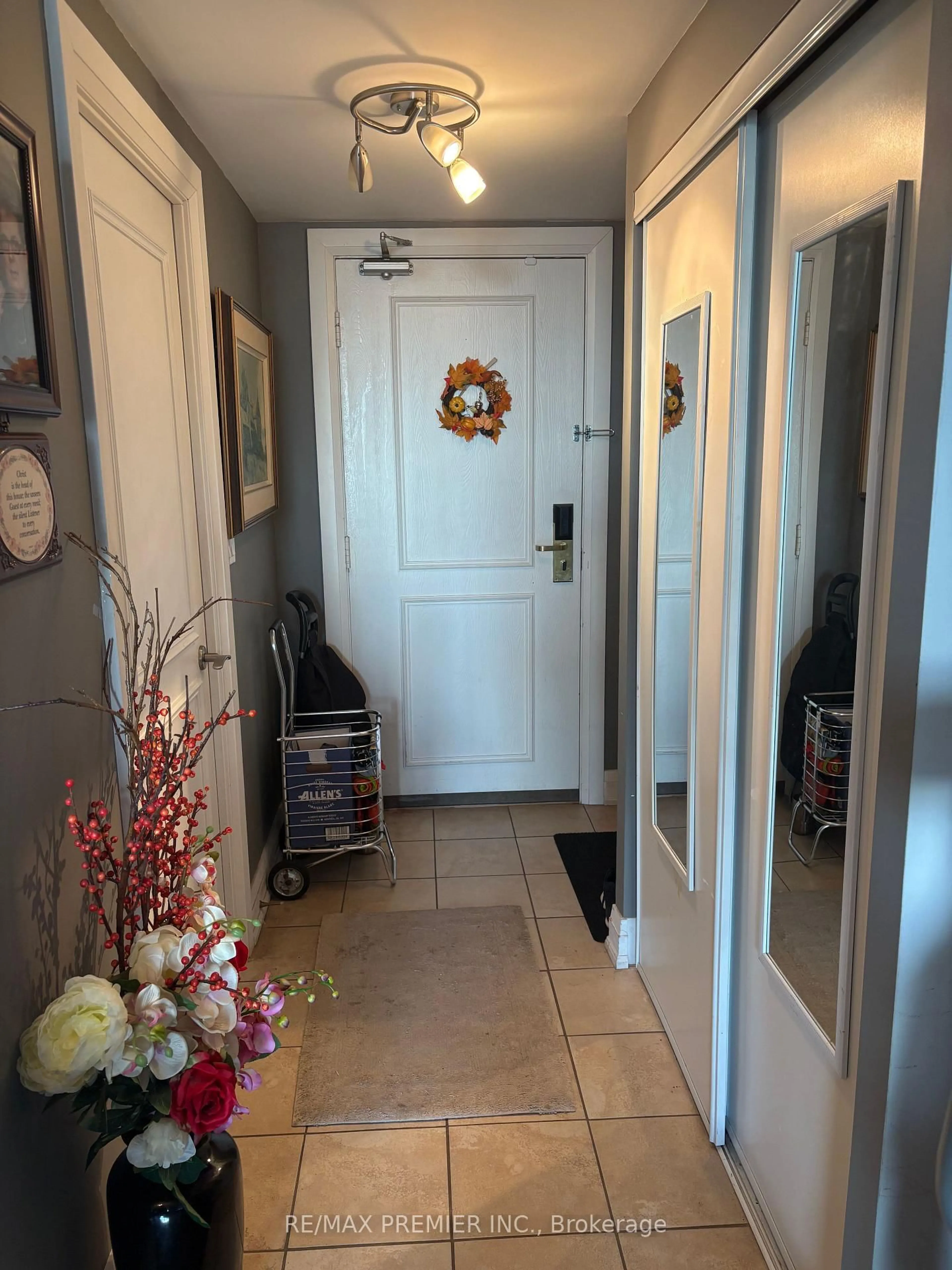 Indoor entryway for 2737 Keele St #610, Toronto Ontario M3M 2E9