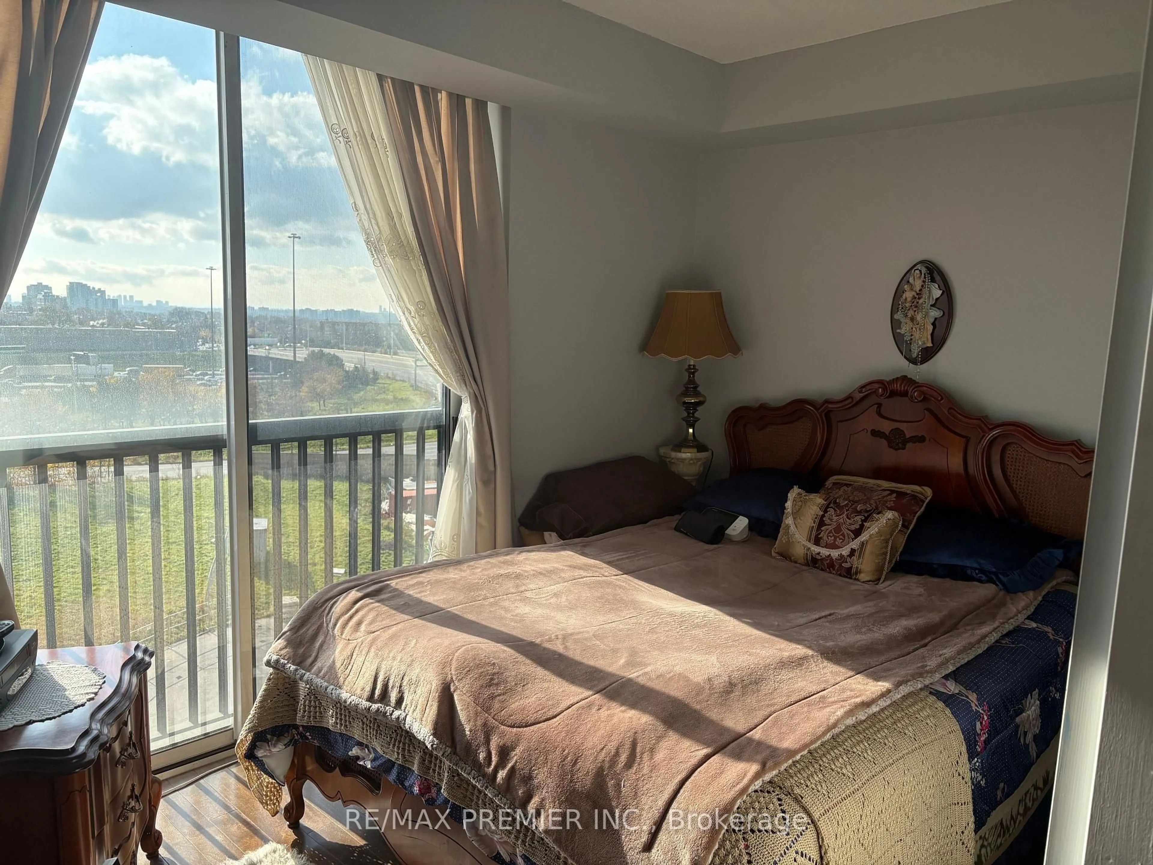 A pic of a room for 2737 Keele St #610, Toronto Ontario M3M 2E9