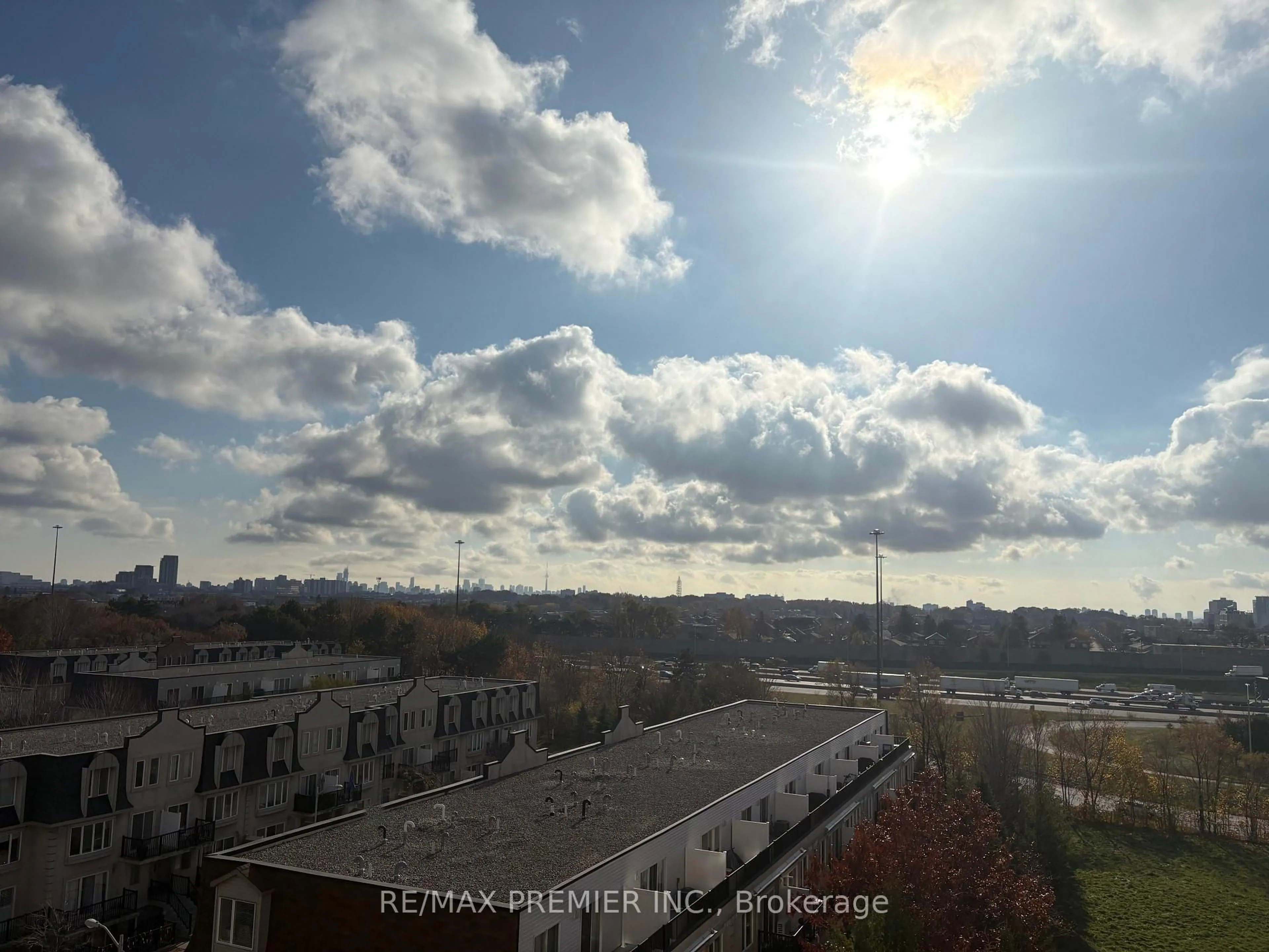 Blurry image for 2737 Keele St #610, Toronto Ontario M3M 2E9