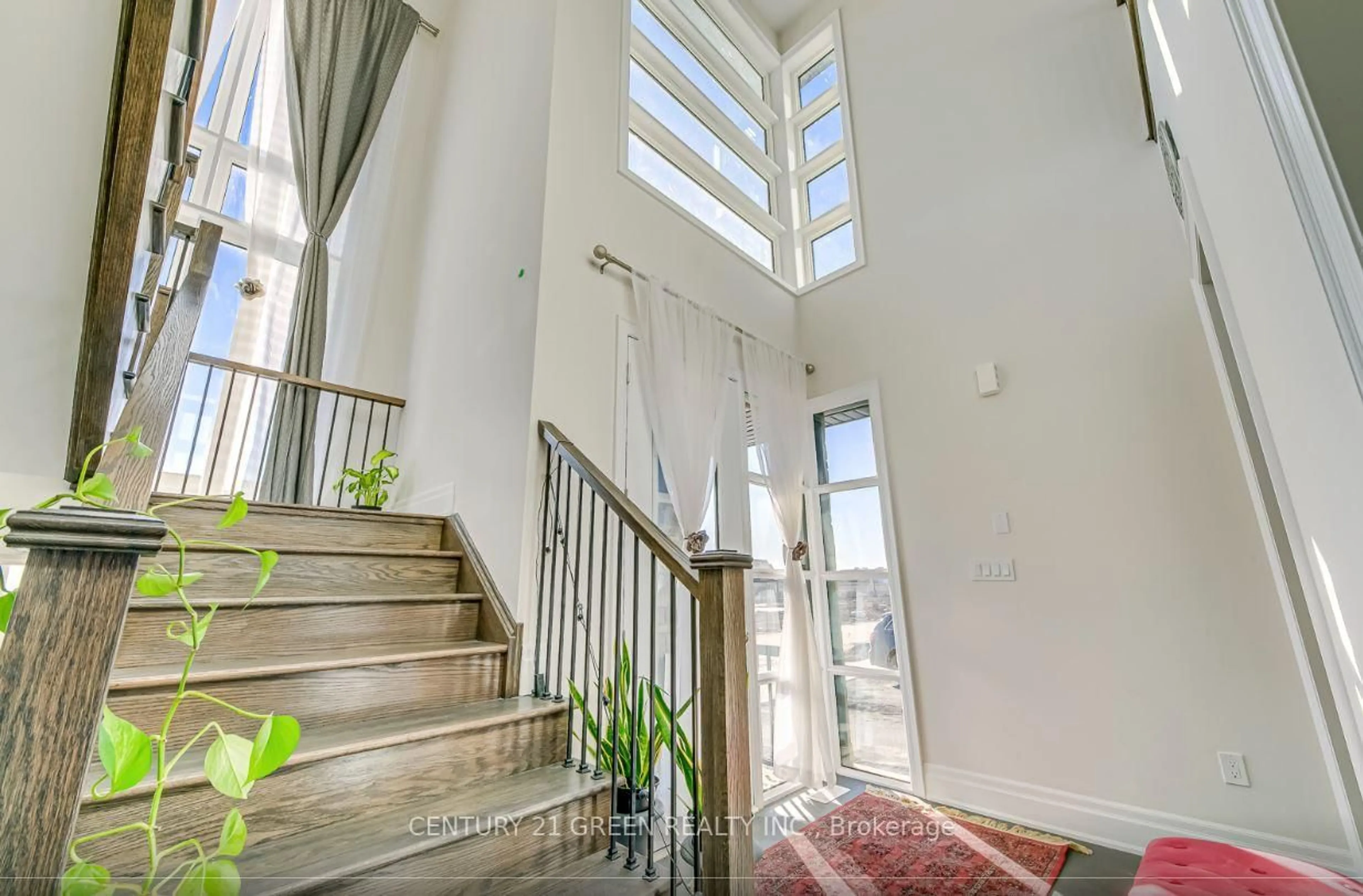 Indoor foyer for 1367 Pelican Passage, Oakville Ontario L6H 7Z9