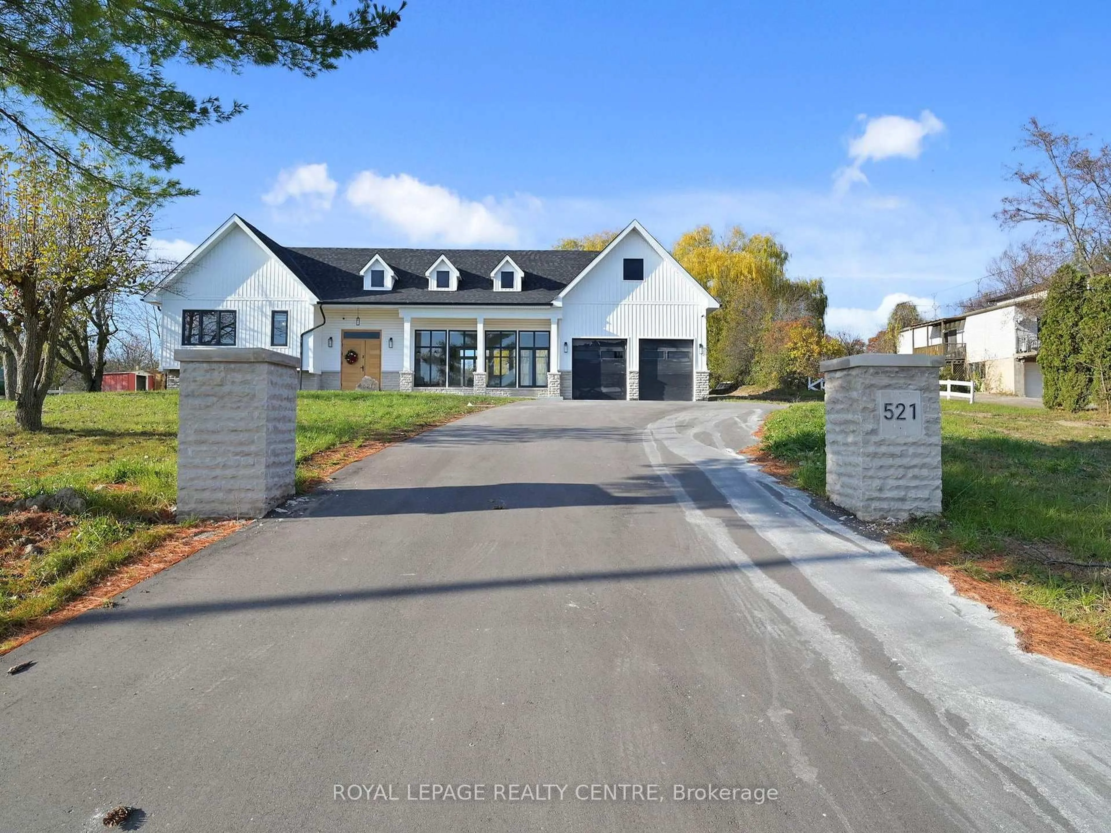 A pic from outside/outdoor area/front of a property/back of a property/a pic from drone, unknown for 521 Old York Rd, Burlington Ontario L7P 4Y6