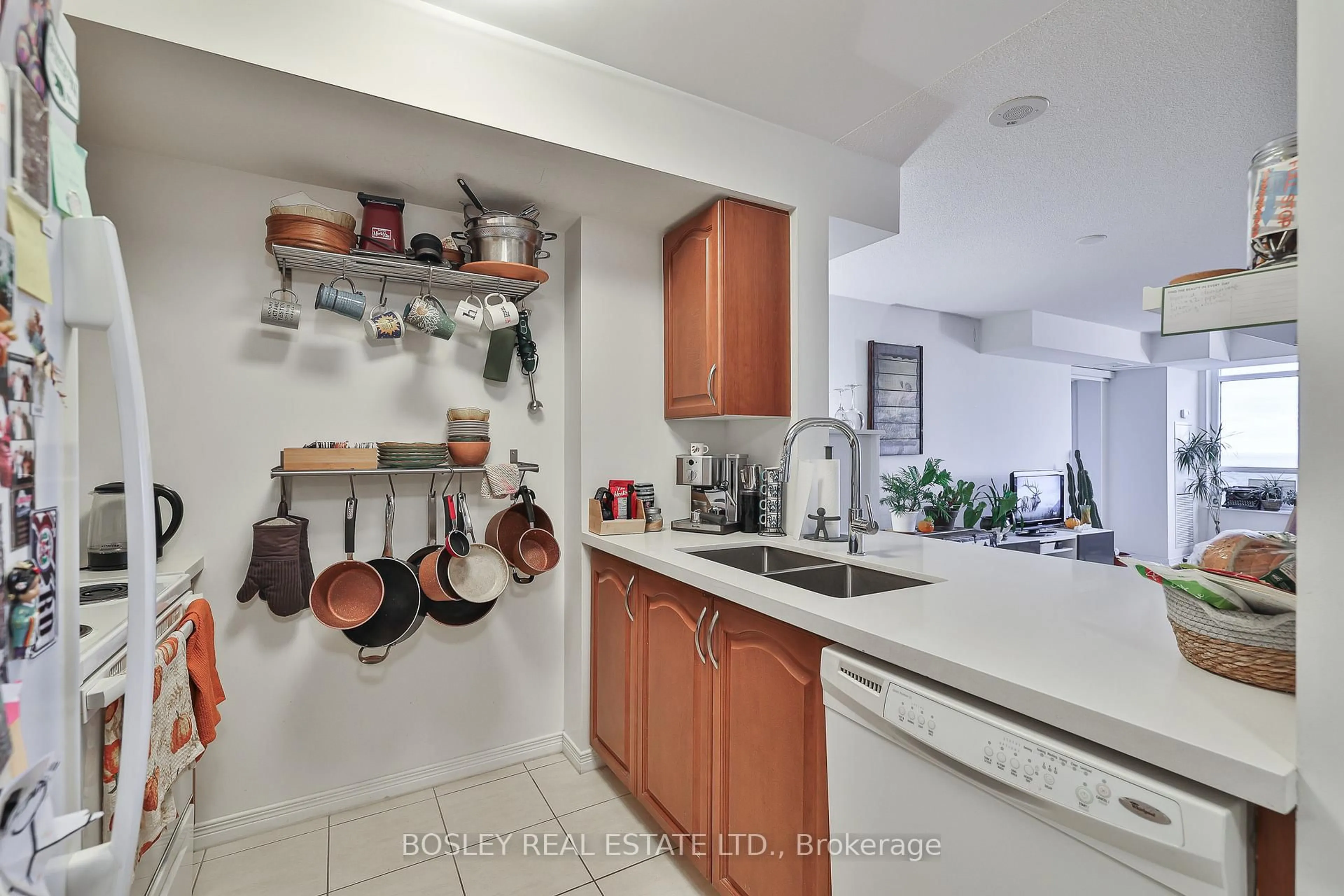 Unknown for 60 Heintzman St #2007, Toronto Ontario M6P 5A1