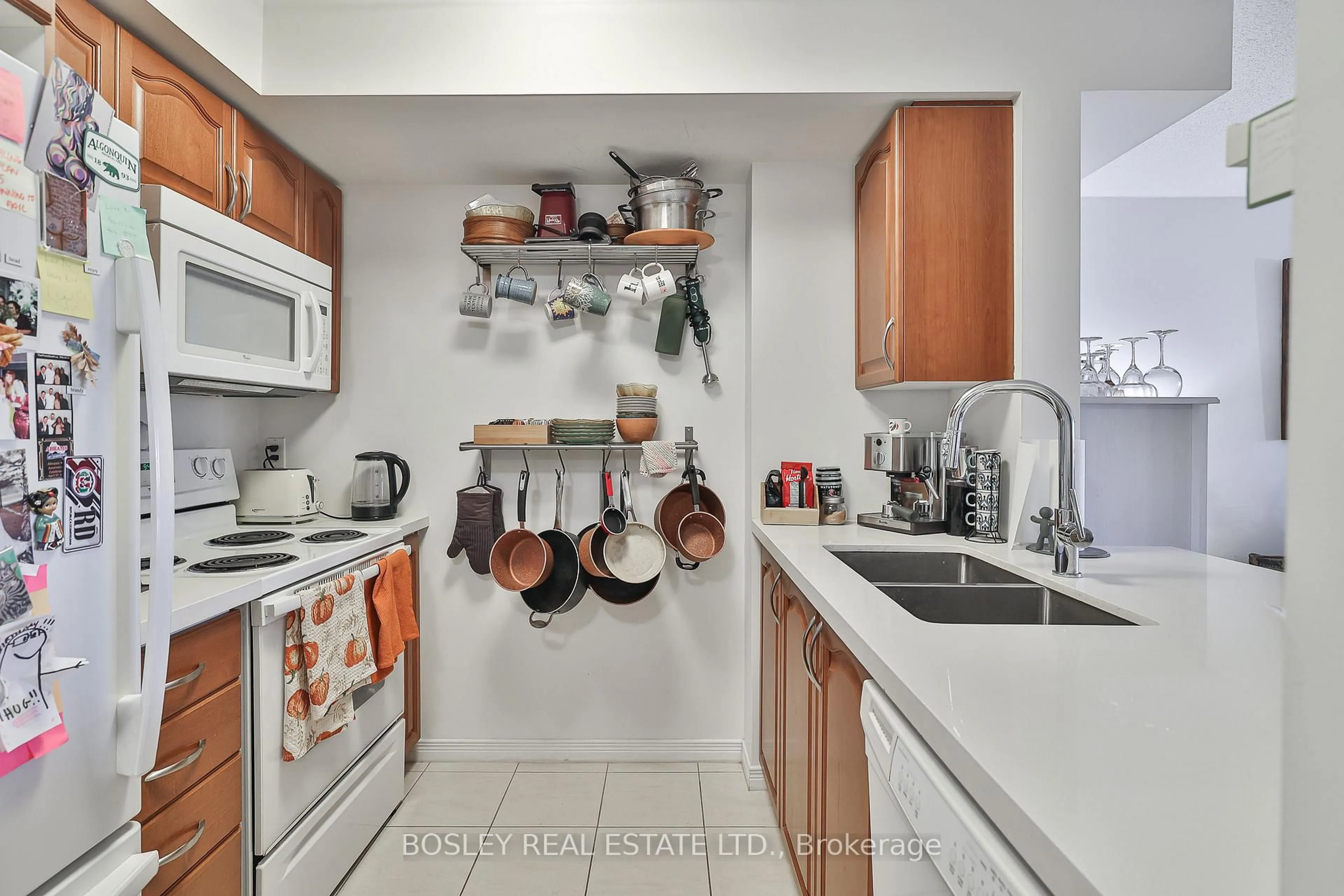 Standard kitchen, ceramic/tile floor for 60 Heintzman St #2007, Toronto Ontario M6P 5A1