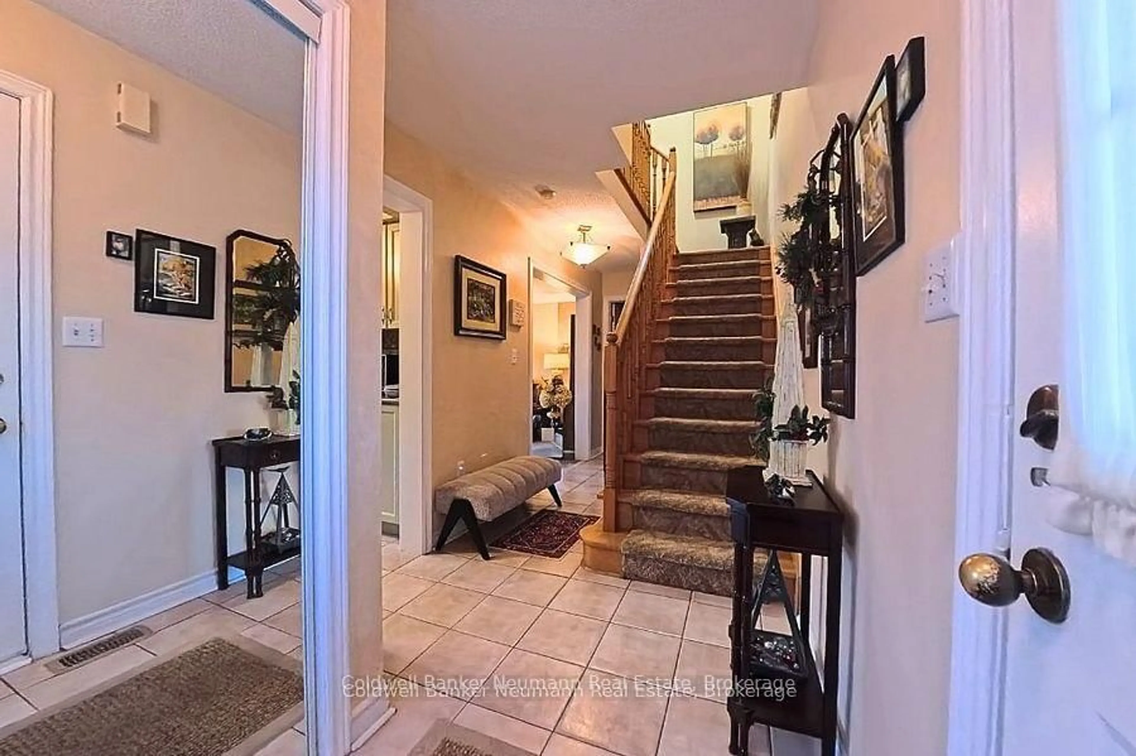 Indoor entryway for 13 Pressed Brick Dr, Brampton Ontario L6V 4K8