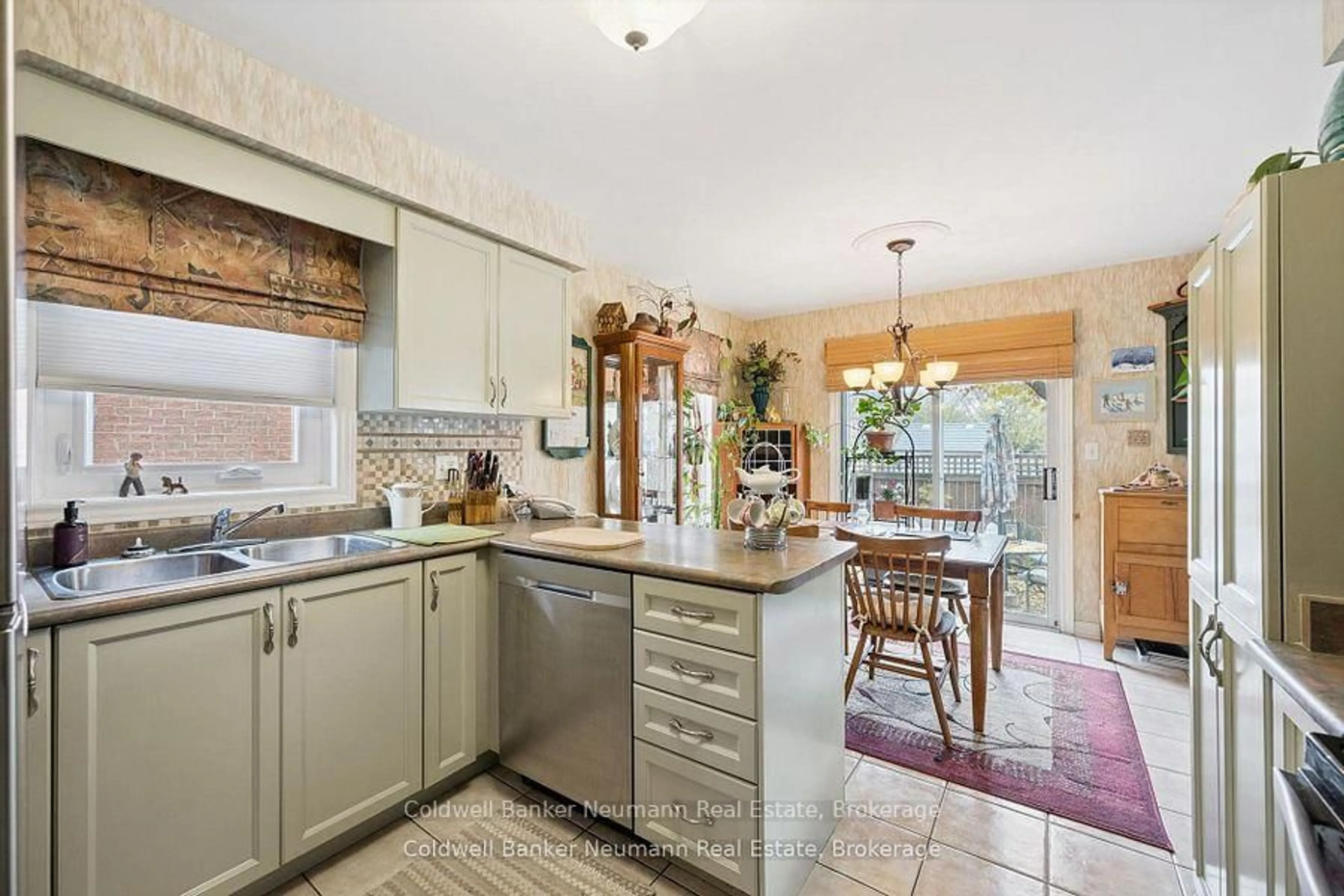 Open concept kitchen, ceramic/tile floor for 13 Pressed Brick Dr, Brampton Ontario L6V 4K8