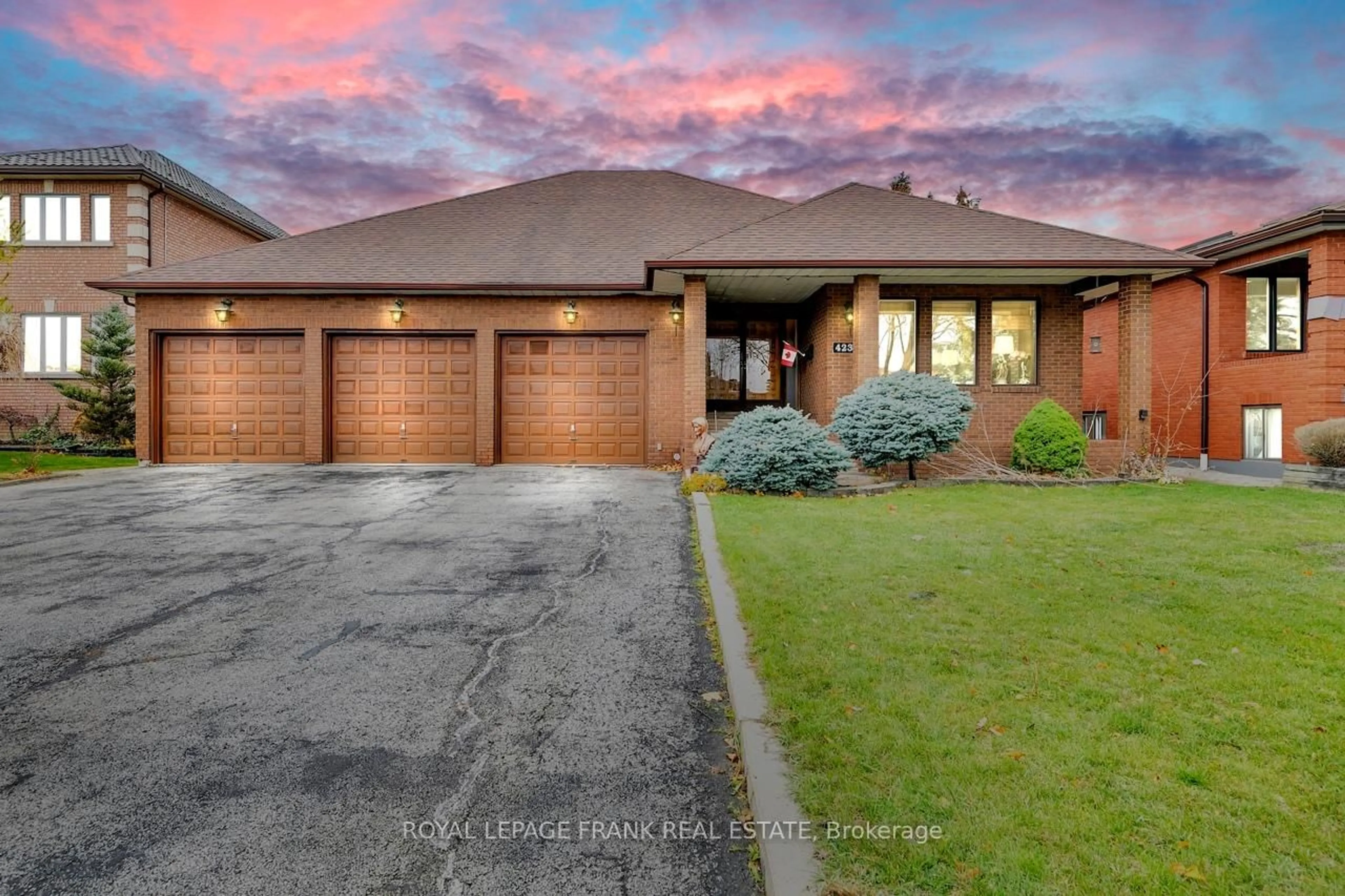 Home with brick exterior material, unknown for 4236 Rockwood Rd, Mississauga Ontario L4W 1L7