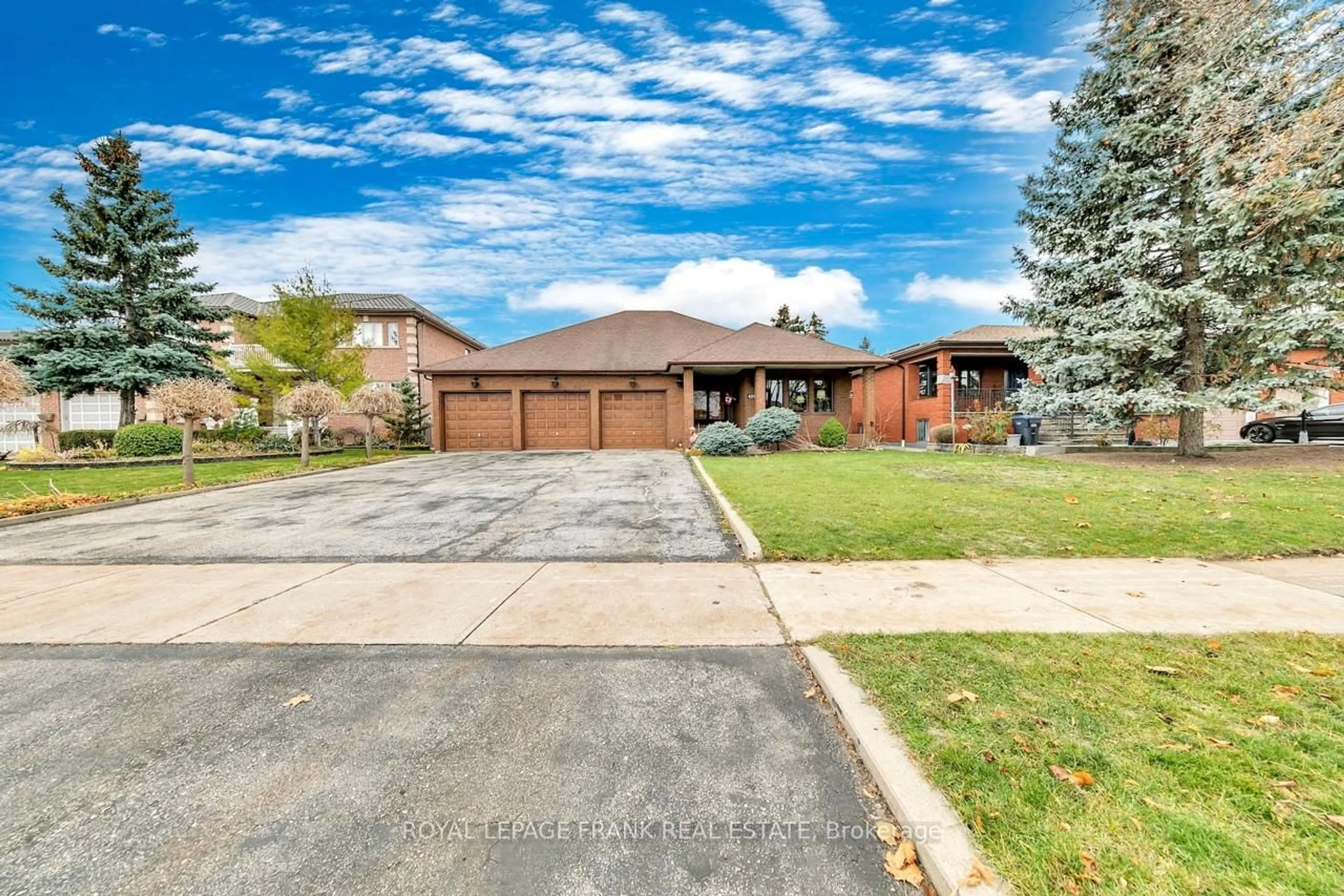 Home with brick exterior material, street for 4236 Rockwood Rd, Mississauga Ontario L4W 1L7