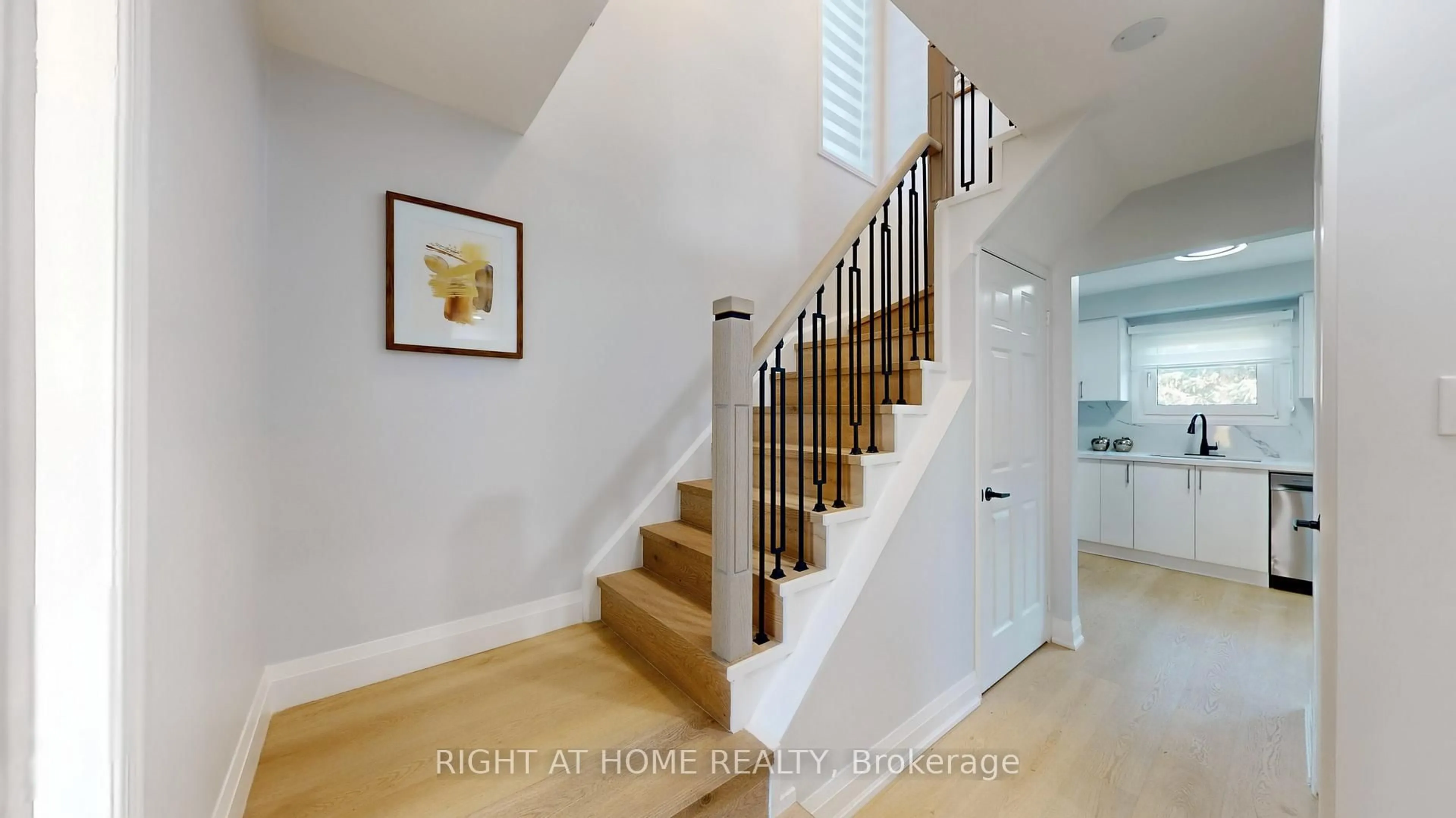 Stairs for 3362 Wilmar Cres, Mississauga Ontario L5L 4C2