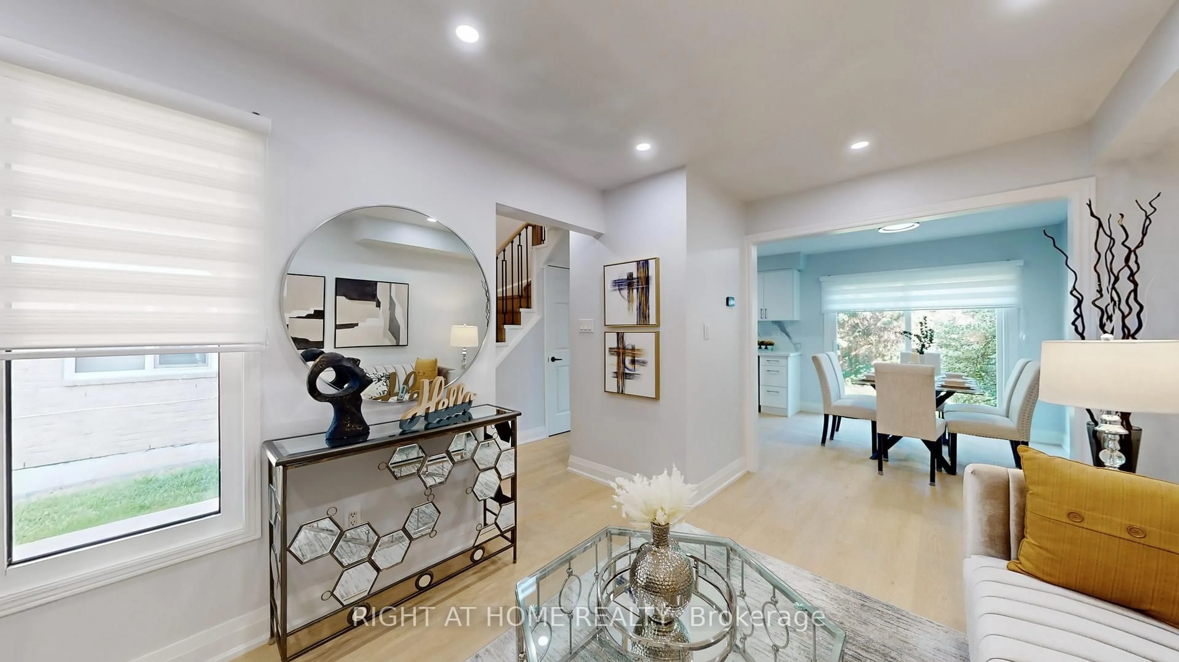 Indoor entryway for 3362 Wilmar Cres, Mississauga Ontario L5L 4C2