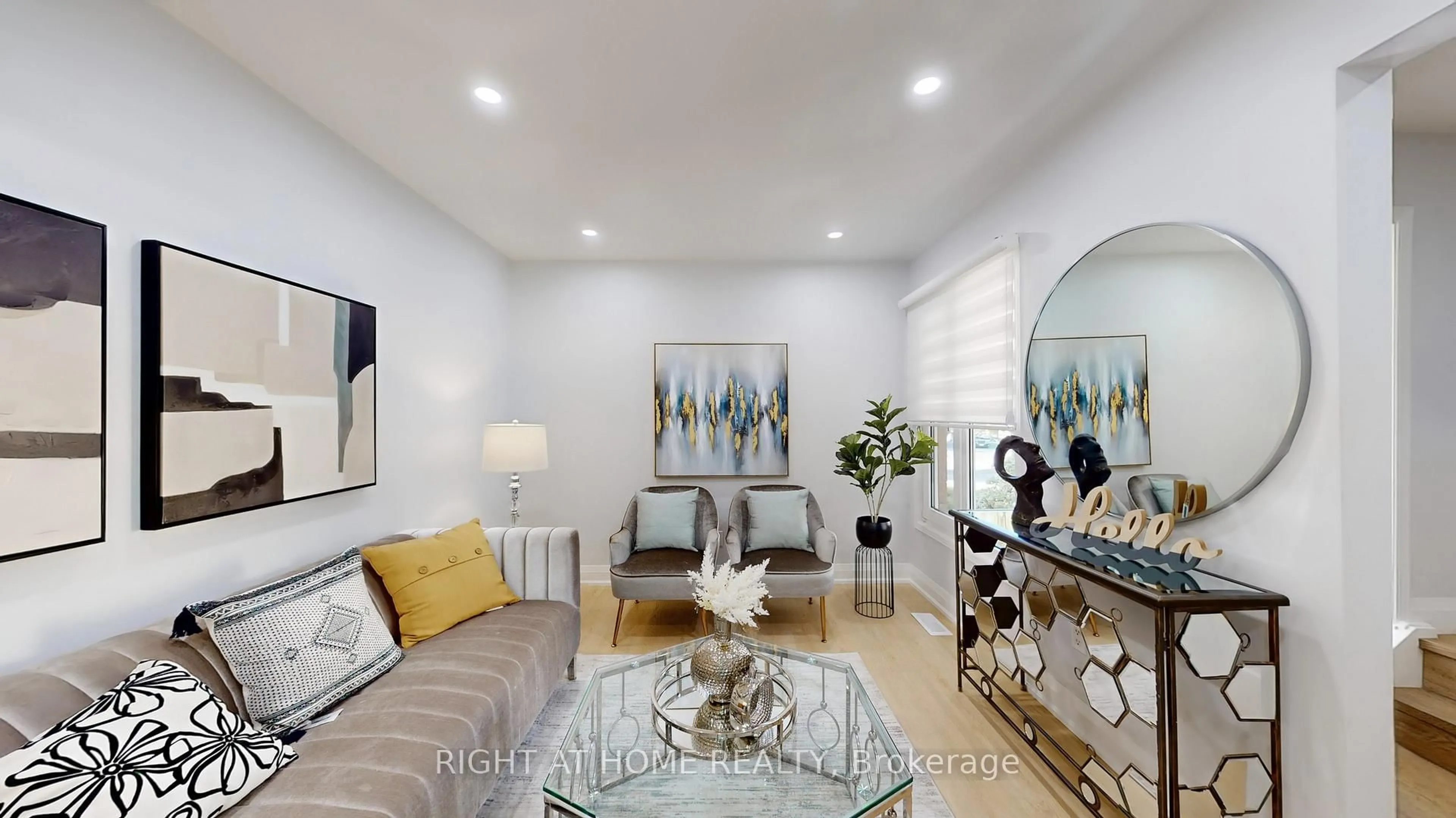 Living room with furniture, unknown for 3362 Wilmar Cres, Mississauga Ontario L5L 4C2