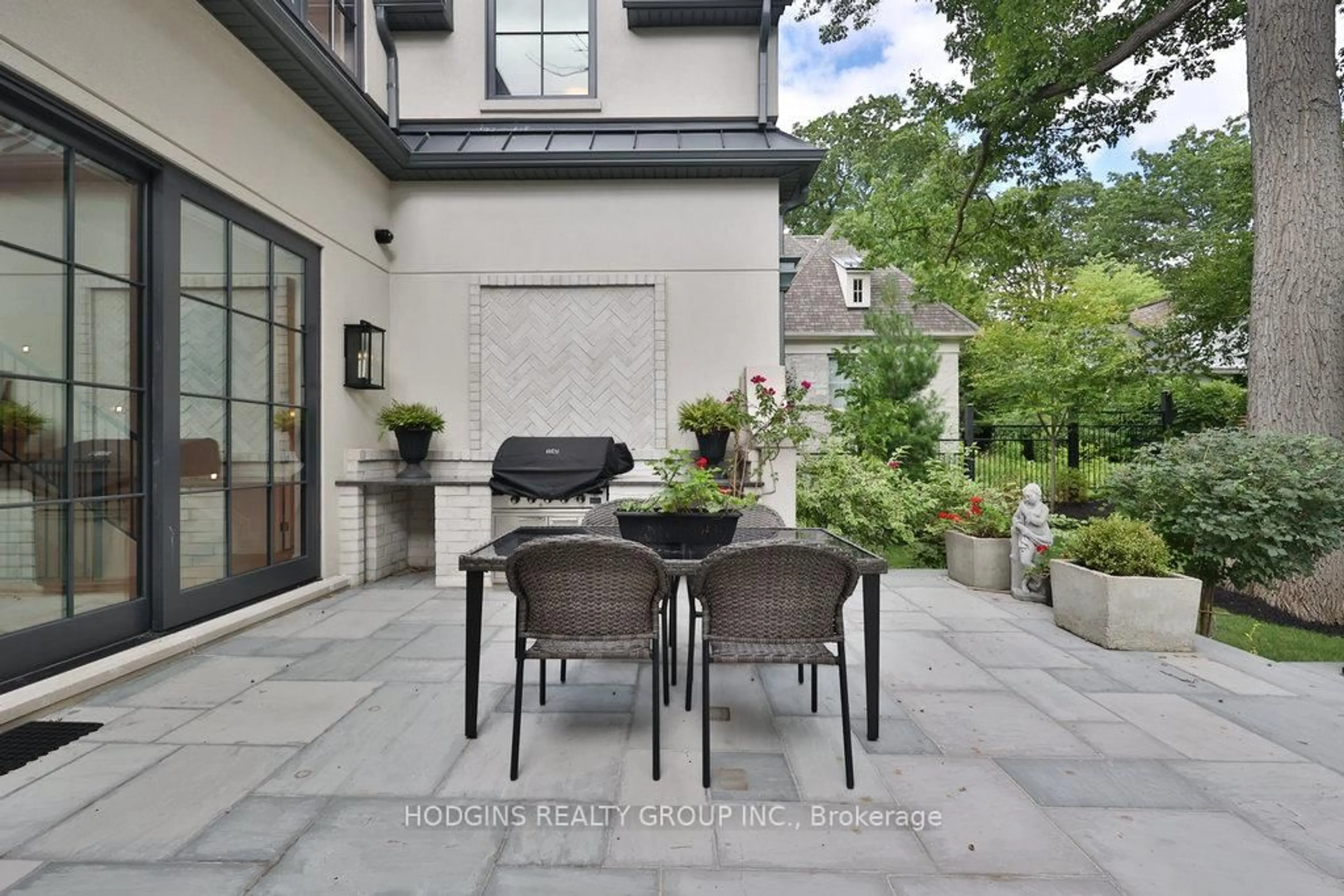 Patio, street for 238 Mineola Rd, Mississauga Ontario L5G 2C9