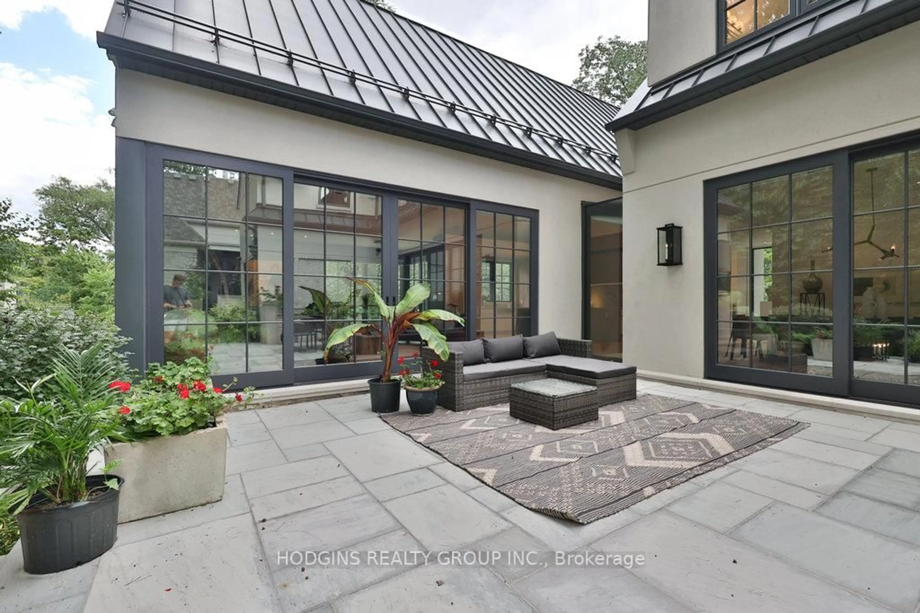 Patio, street for 238 Mineola Rd, Mississauga Ontario L5G 2C9