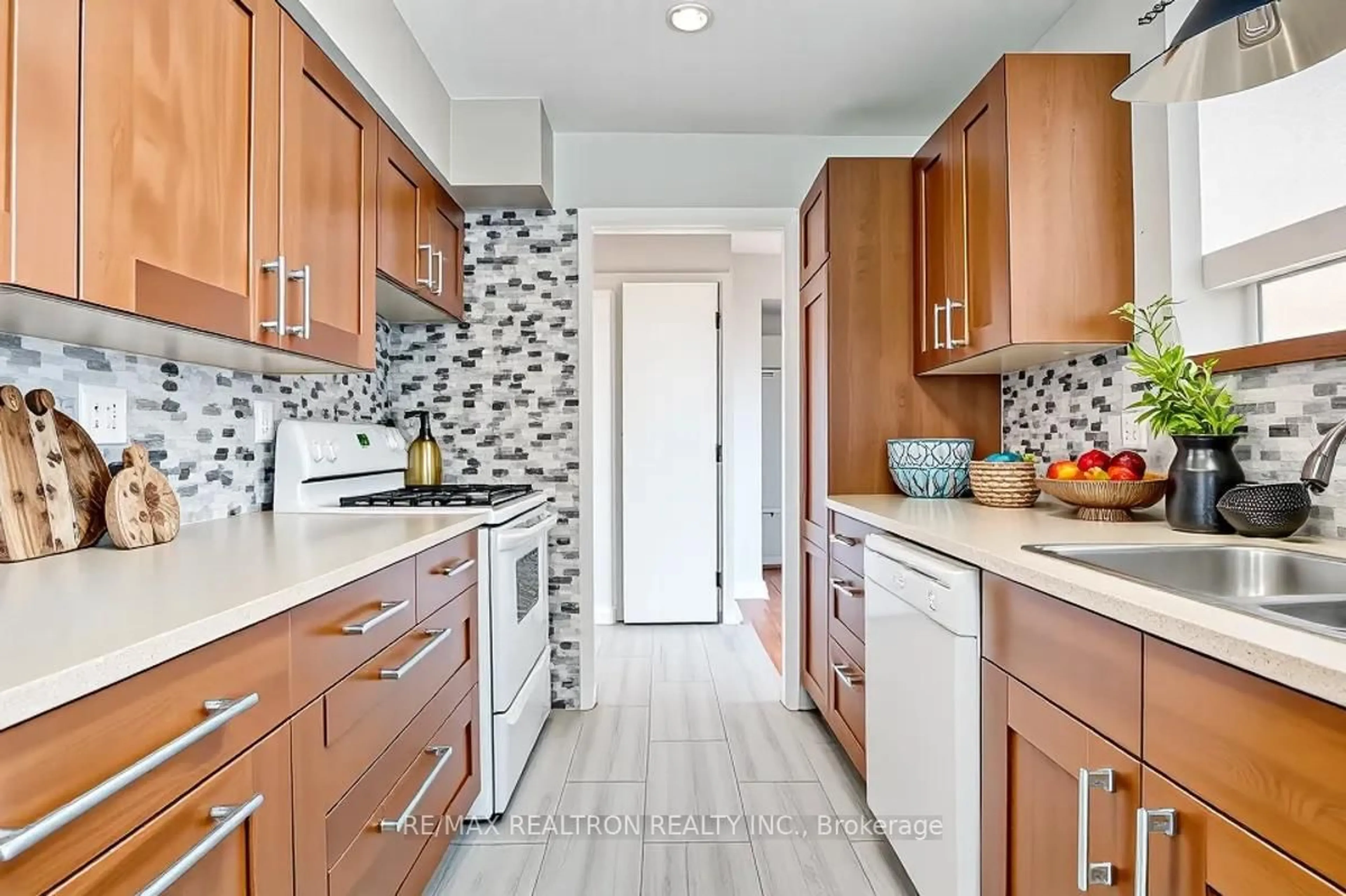 Contemporary kitchen, ceramic/tile floor for 3077 Weston Rd #1512, Toronto Ontario M9M 3A1
