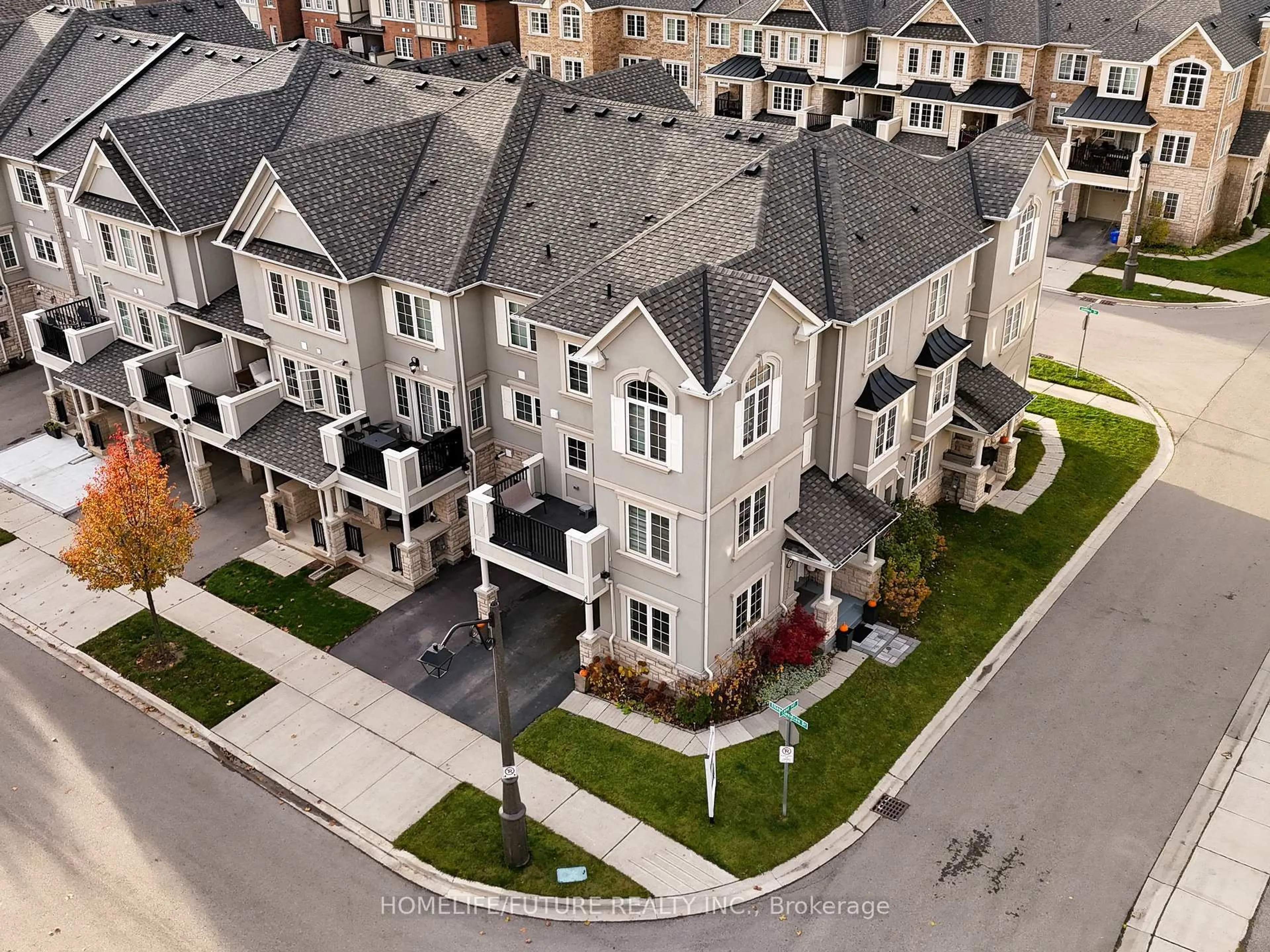 A pic from outside/outdoor area/front of a property/back of a property/a pic from drone, street for 275 Ellen Davidson Dr, Oakville Ontario L6M 0V6