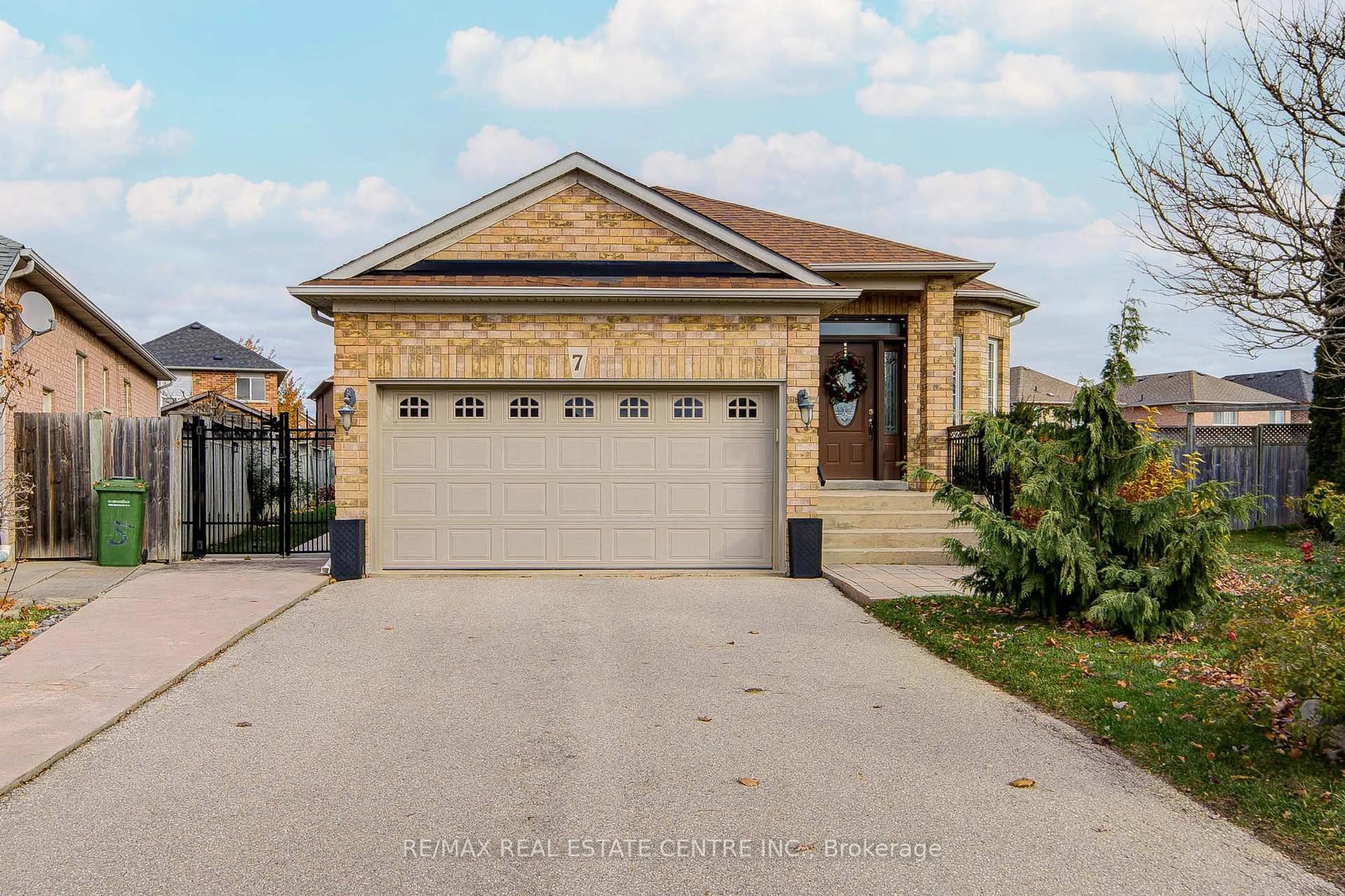 Home with brick exterior material, street for 7 Carmichael Crt, Caledon Ontario L7E 2L8