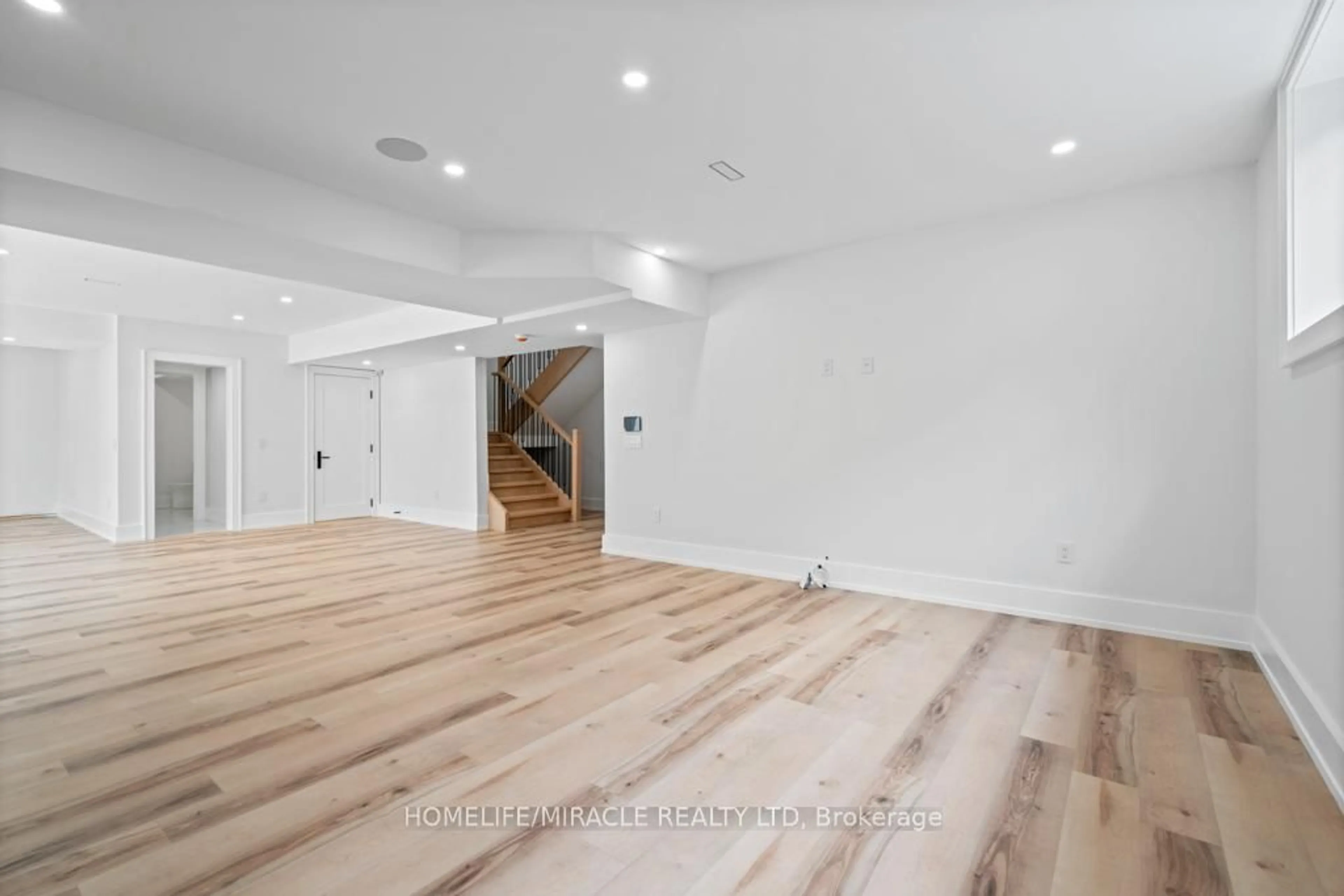 A pic of a room for 282 Maurice Dr, Oakville Ontario L6K 2X3