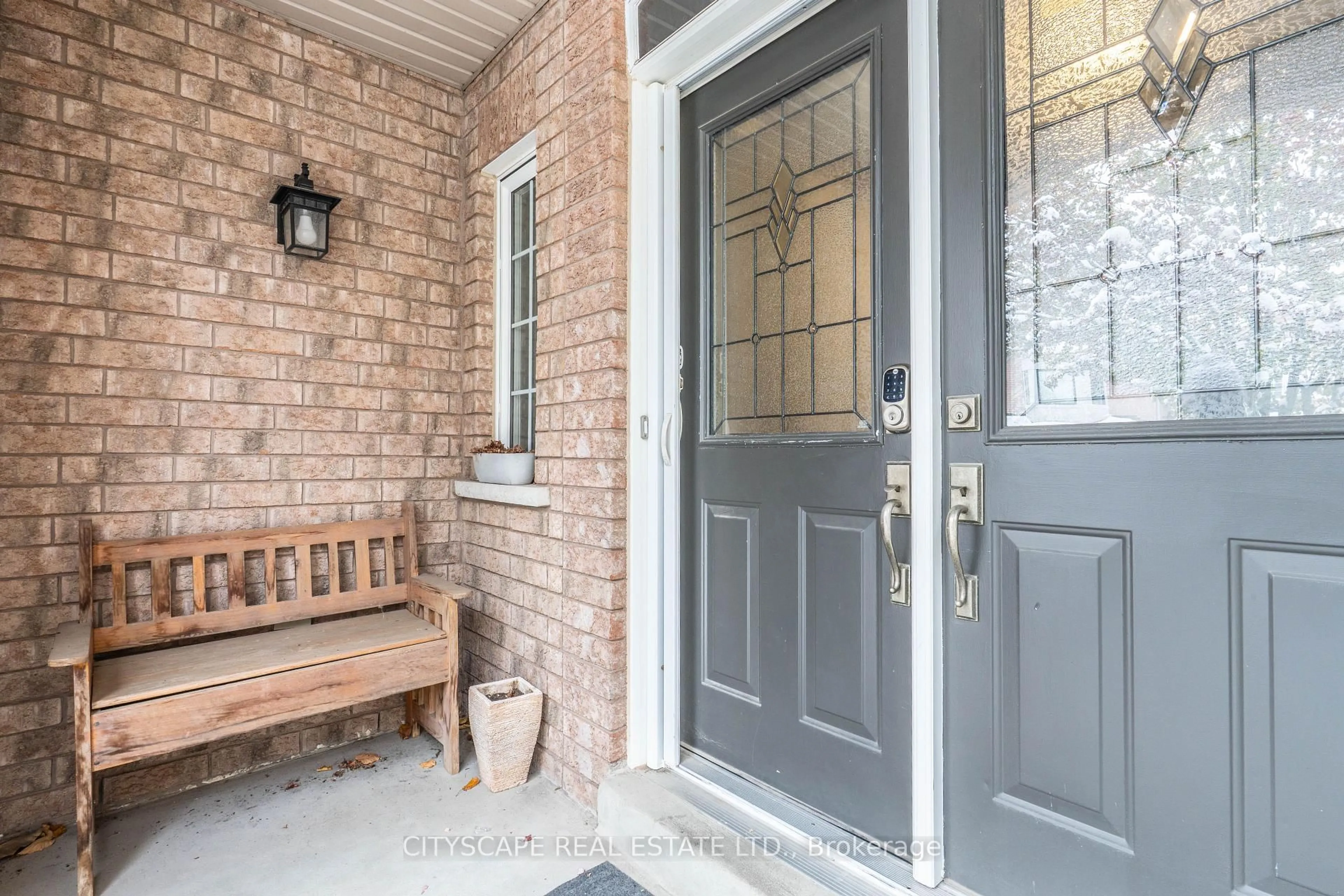 Indoor entryway for 5216 Nova Cres, Burlington Ontario L7L 7B8