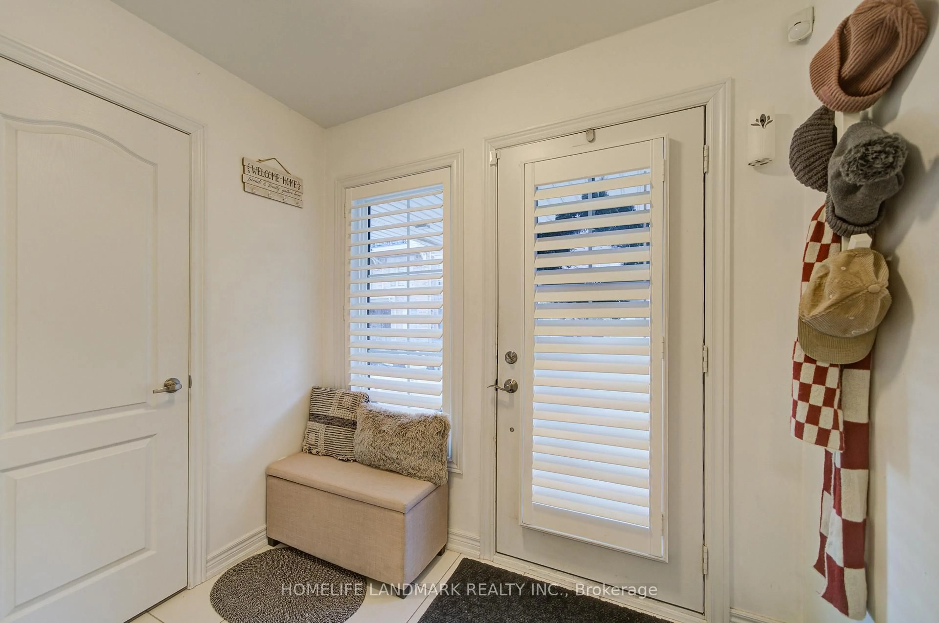 Indoor entryway for 2435 Greenwich Dr #71, Oakville Ontario L6M 0S4