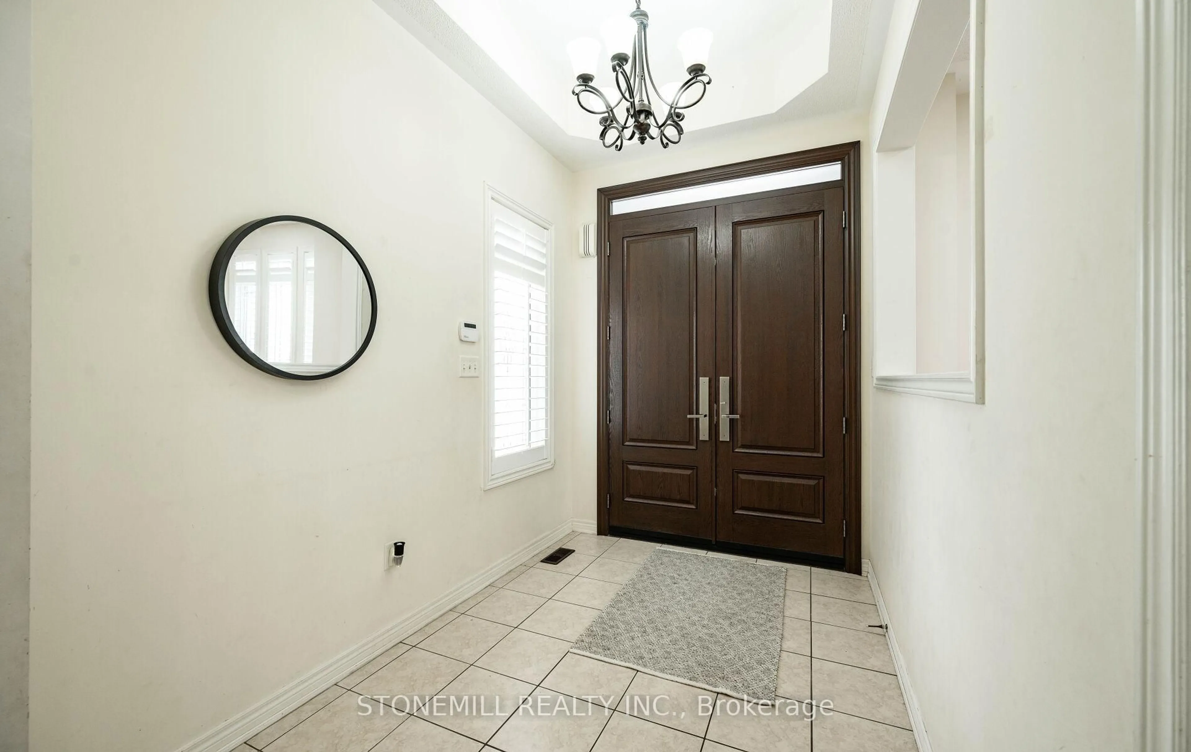 Indoor entryway for 135 Earlsbridge Blvd, Brampton Ontario L7A 3T7