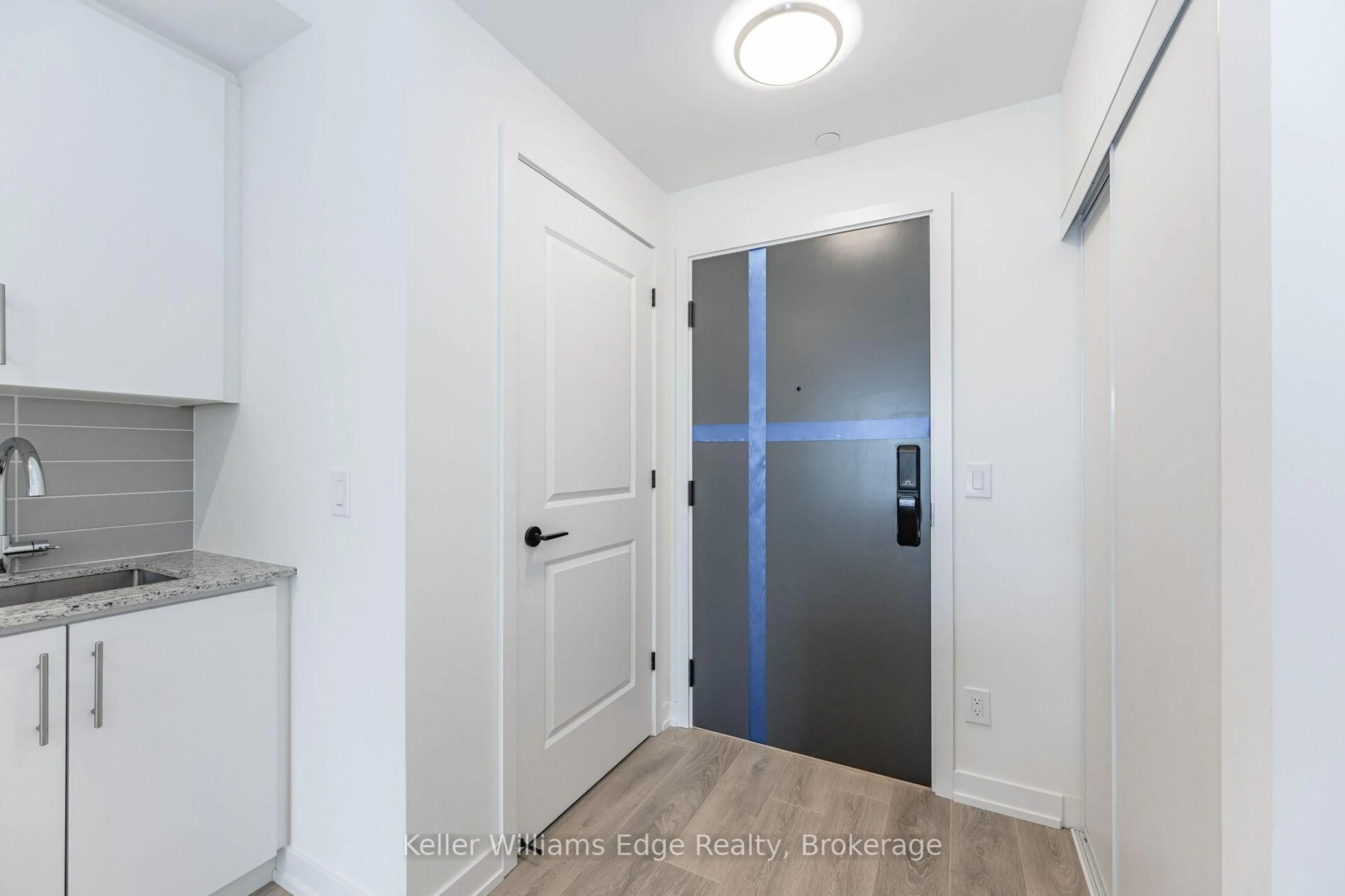 Indoor entryway for 345 Wheat Boom Dr #401, Oakville Ontario L6H 0R4