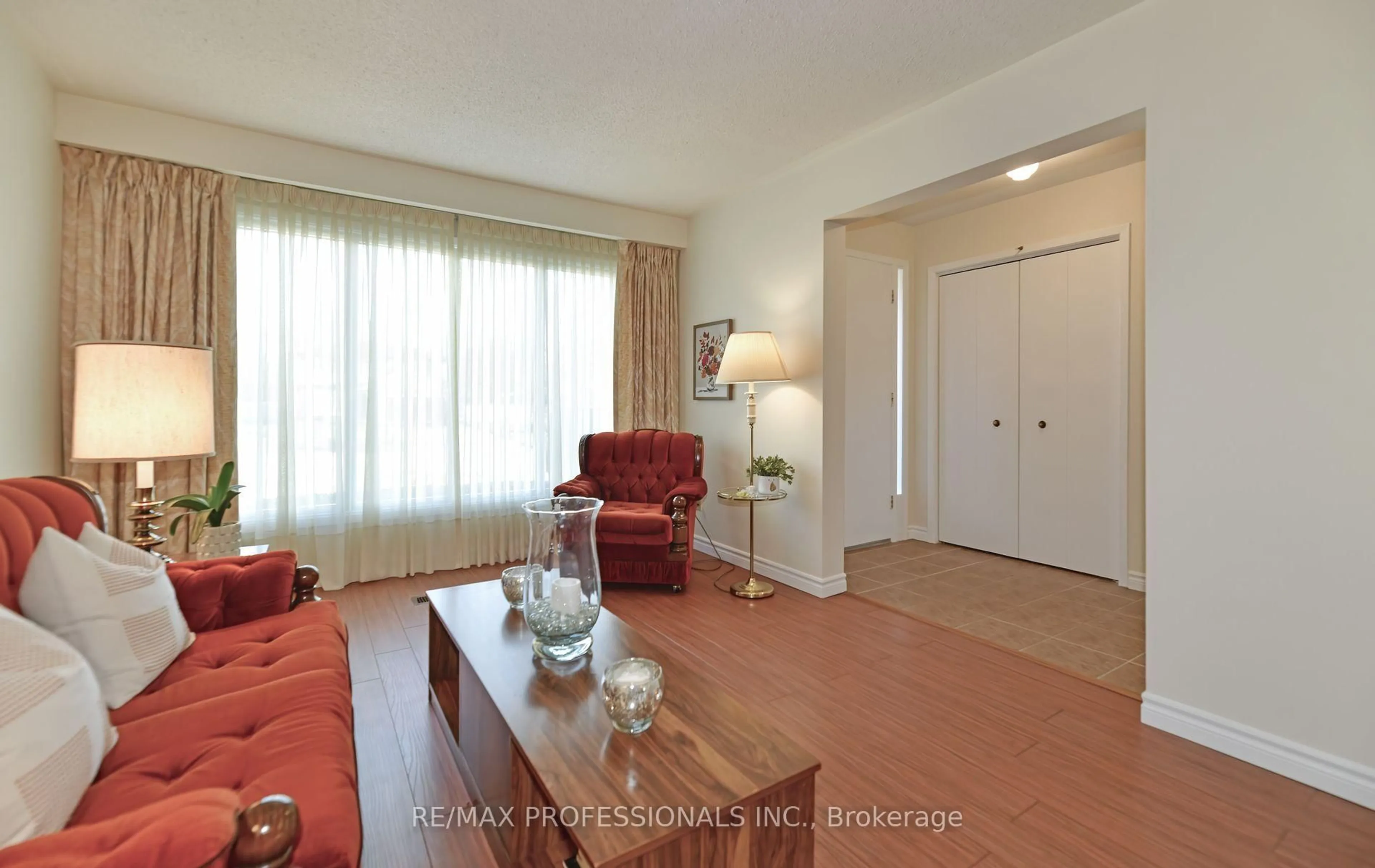 Living room with furniture, unknown for 2326 Dorothea Crt, Mississauga Ontario L5B 2B7