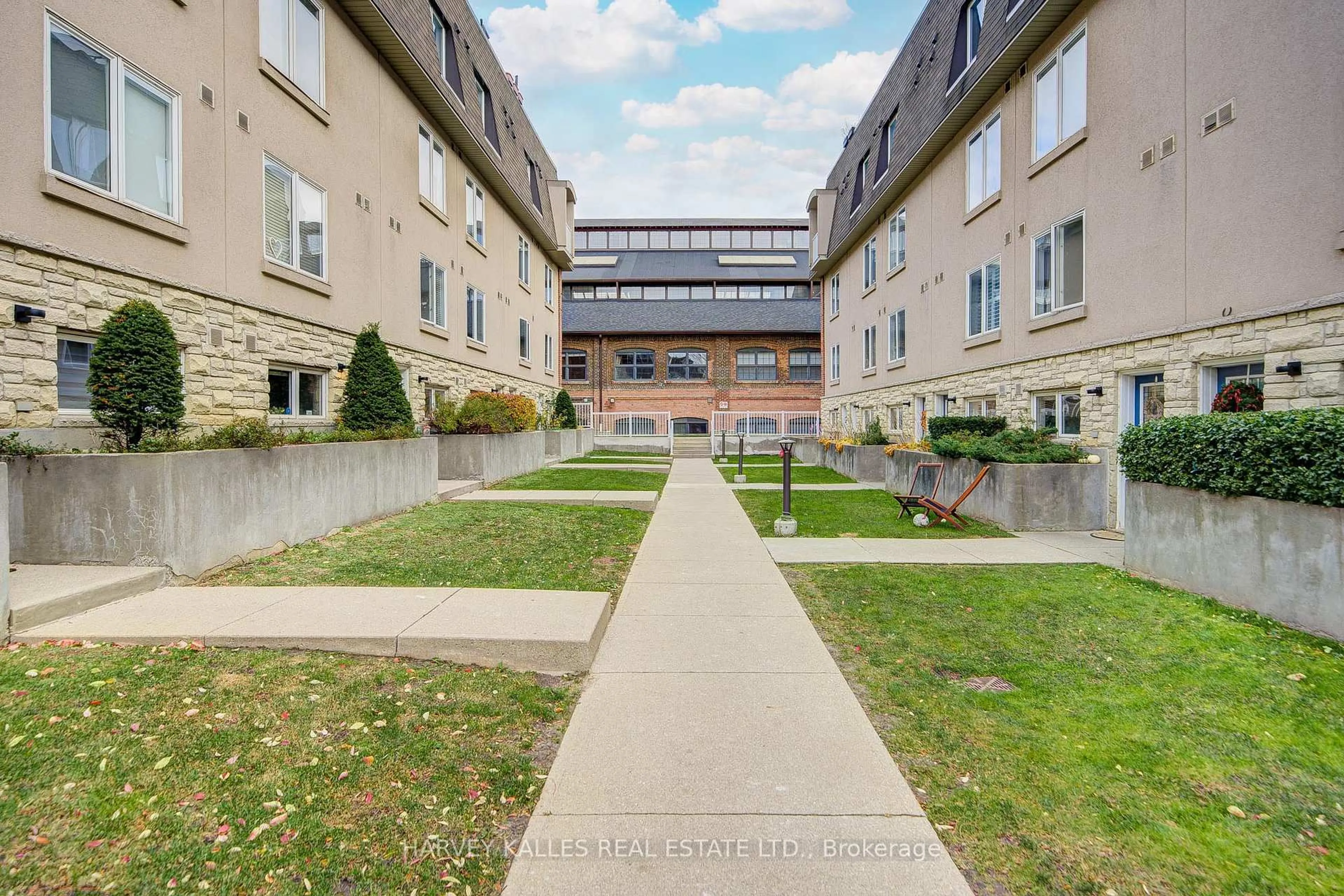 Patio, street for 51 Foundry Ave #55, Toronto Ontario M6H 4K7