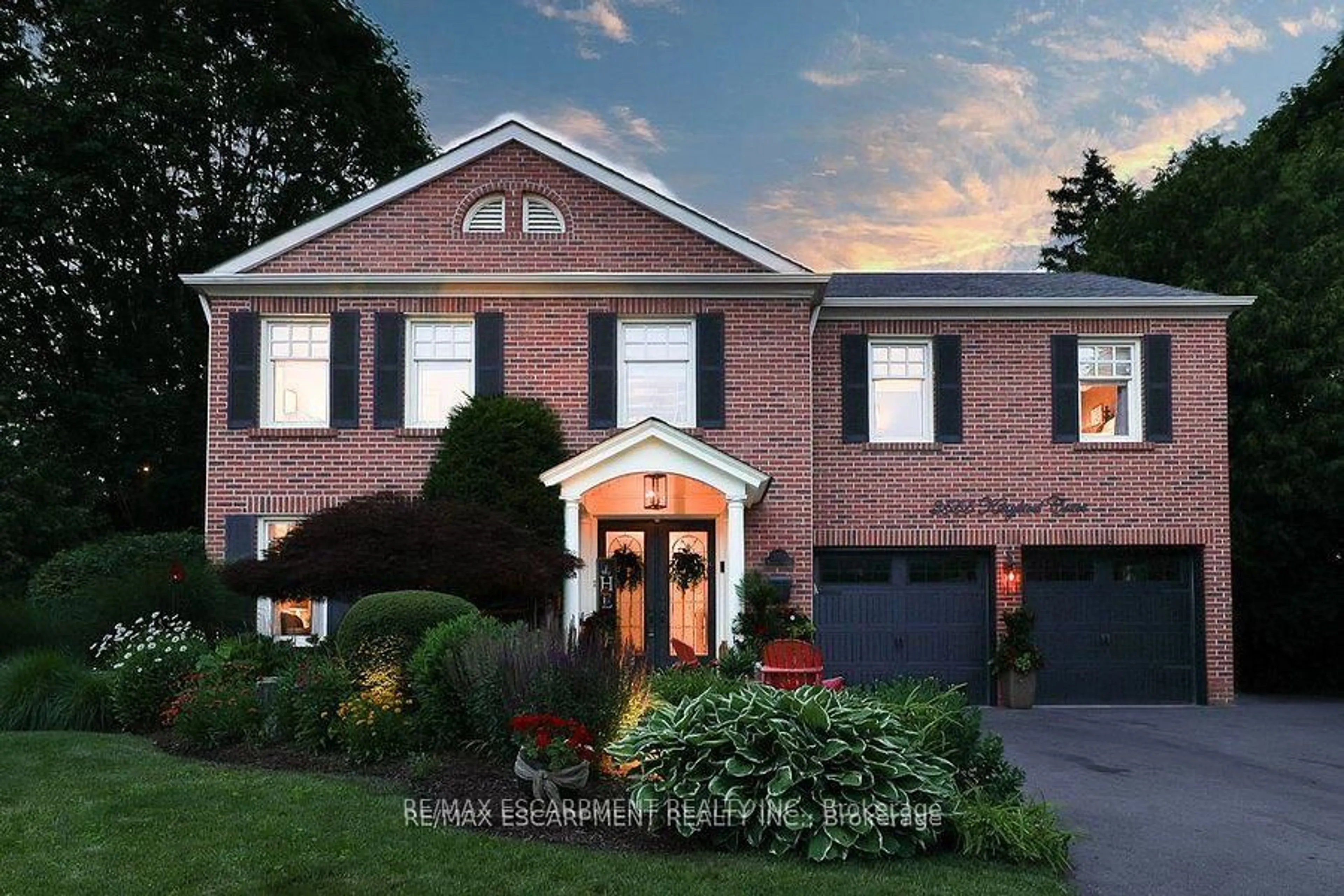 Home with brick exterior material, street for 3555 Kingbird Crt, Mississauga Ontario L5L 2P9
