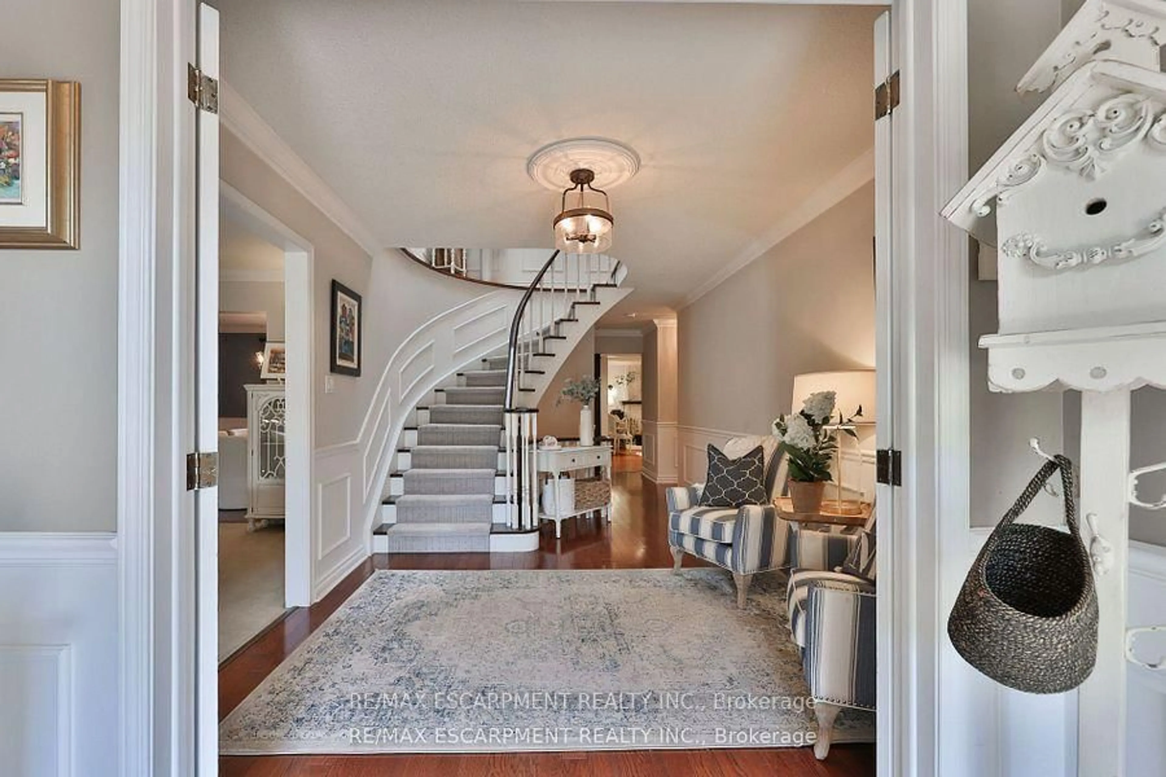 Indoor entryway for 3555 Kingbird Crt, Mississauga Ontario L5L 2P9