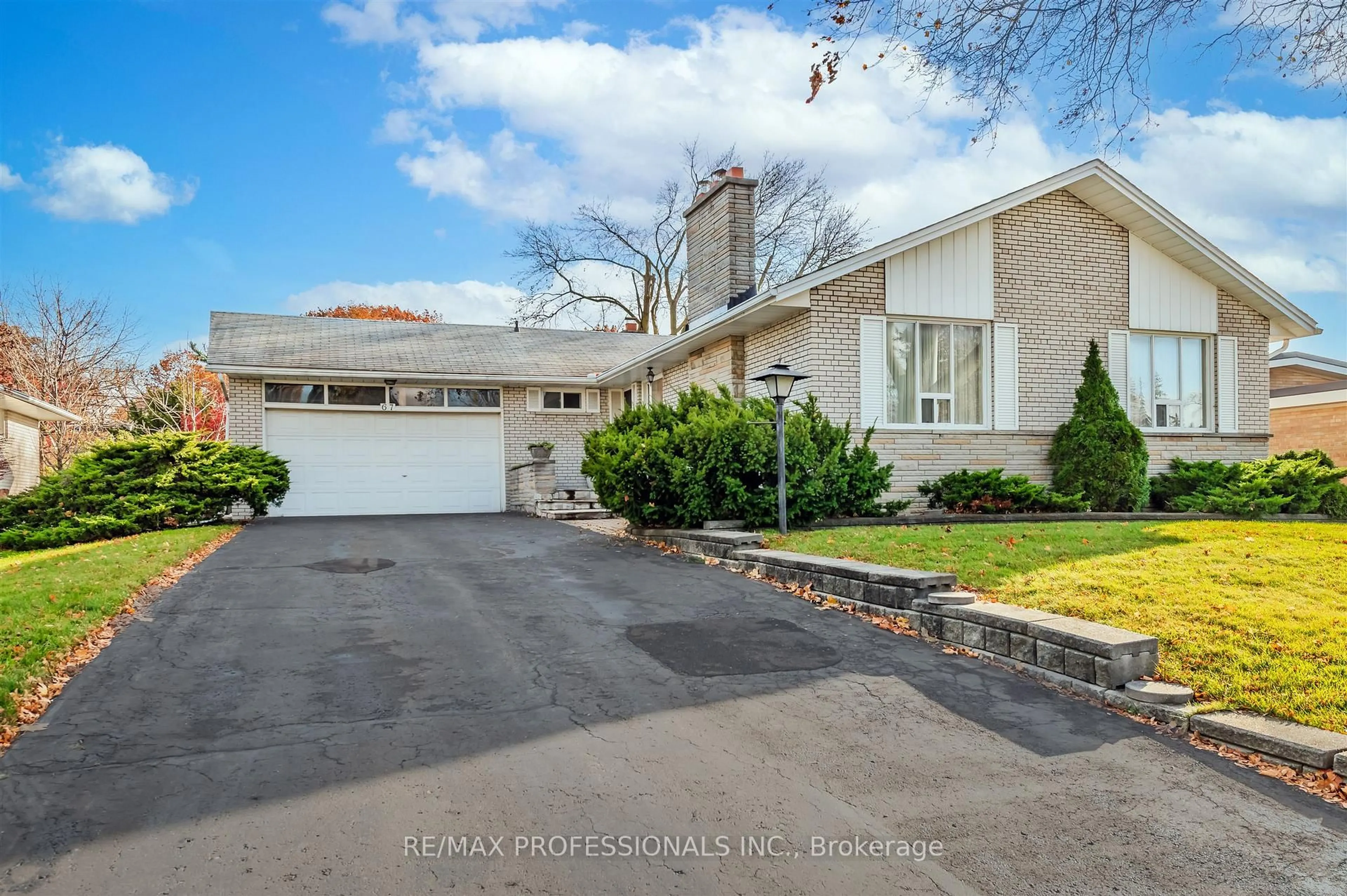 A pic from outside/outdoor area/front of a property/back of a property/a pic from drone, street for 67 Prince George Dr, Toronto Ontario M9A 1Y5