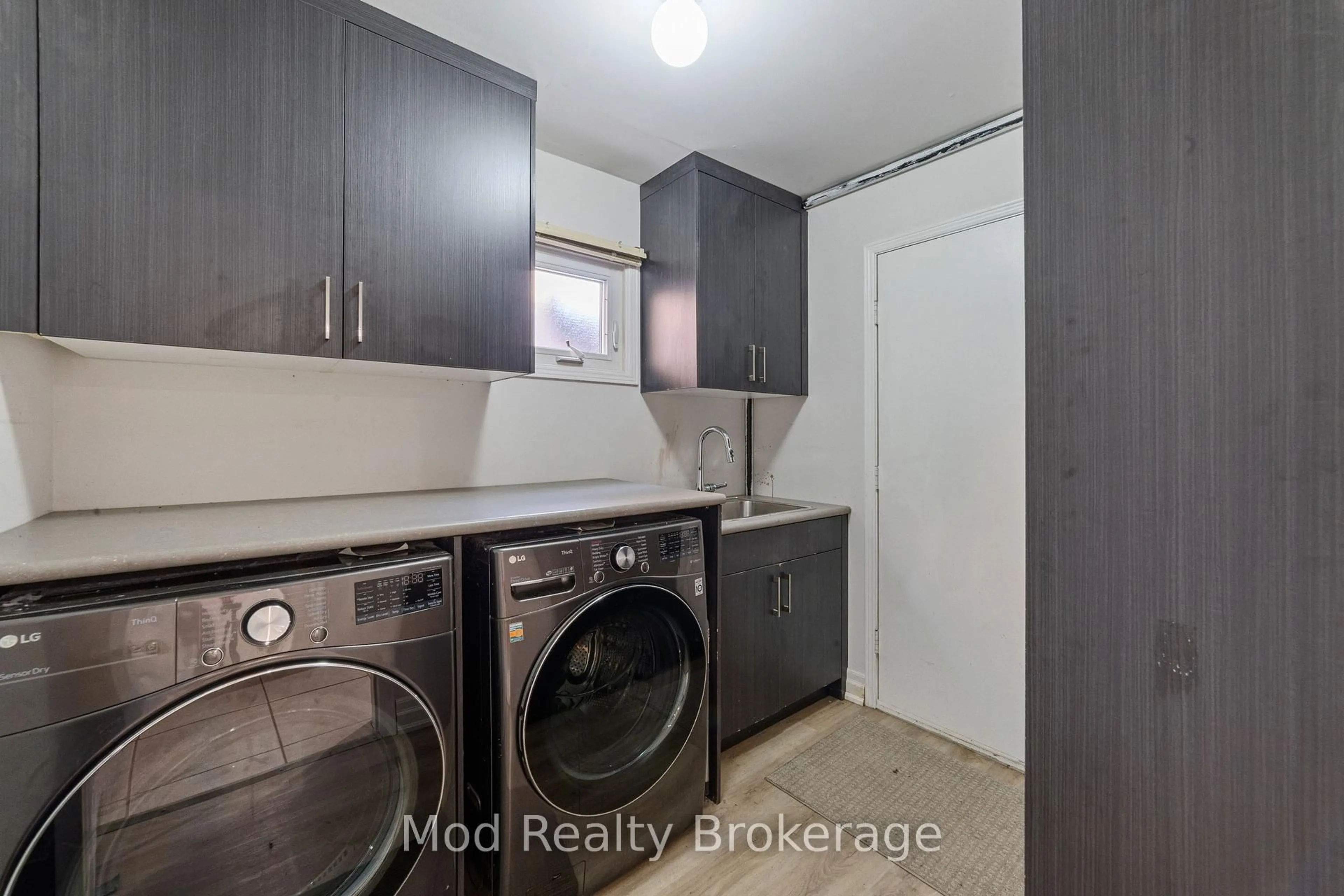 Laundry room for 415 Everton Dr, Mississauga Ontario L5R 1W2
