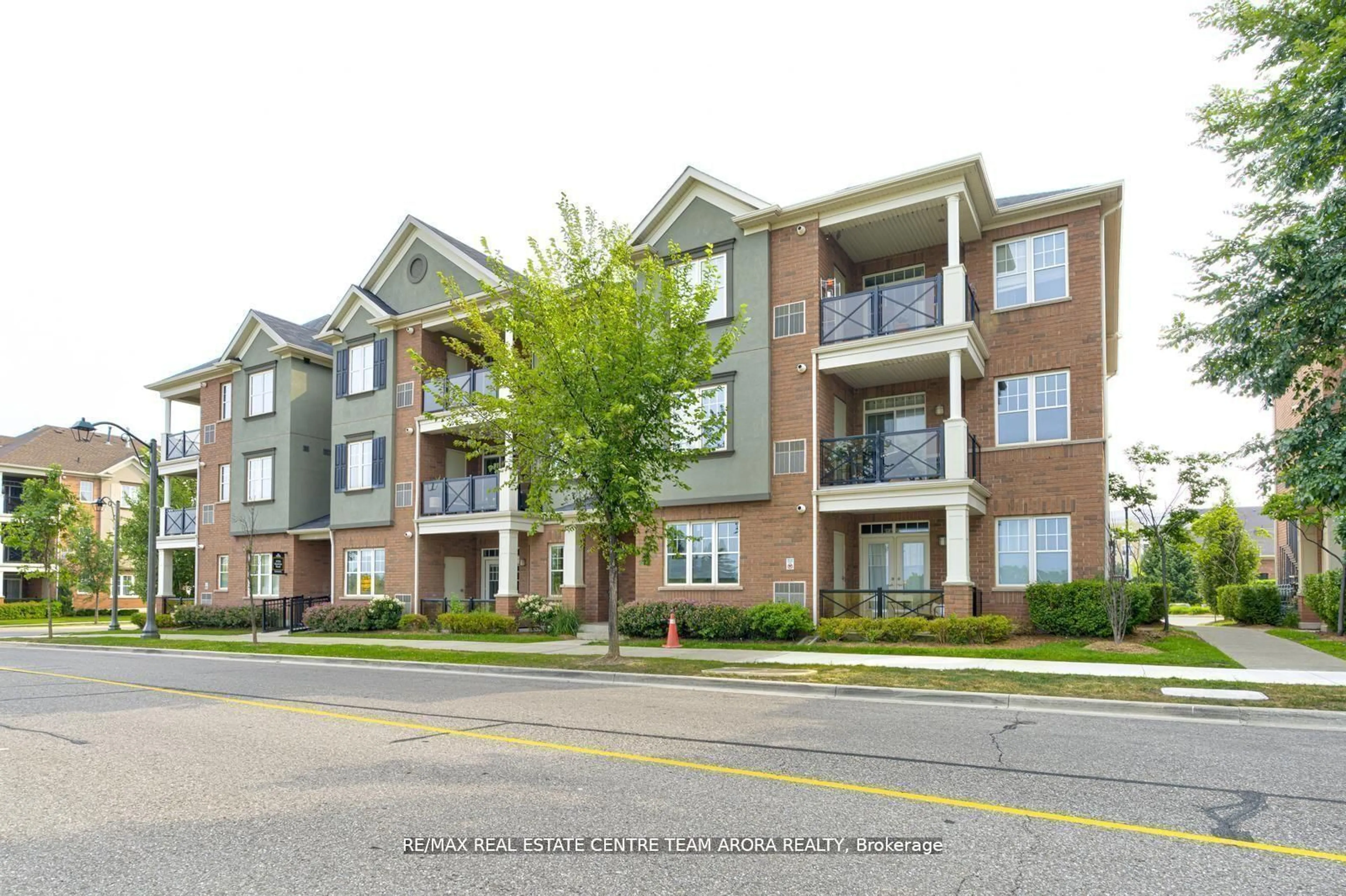 Home with brick exterior material, street for 2326 Taunton Rd #303, Oakville Ontario L6H 0L3