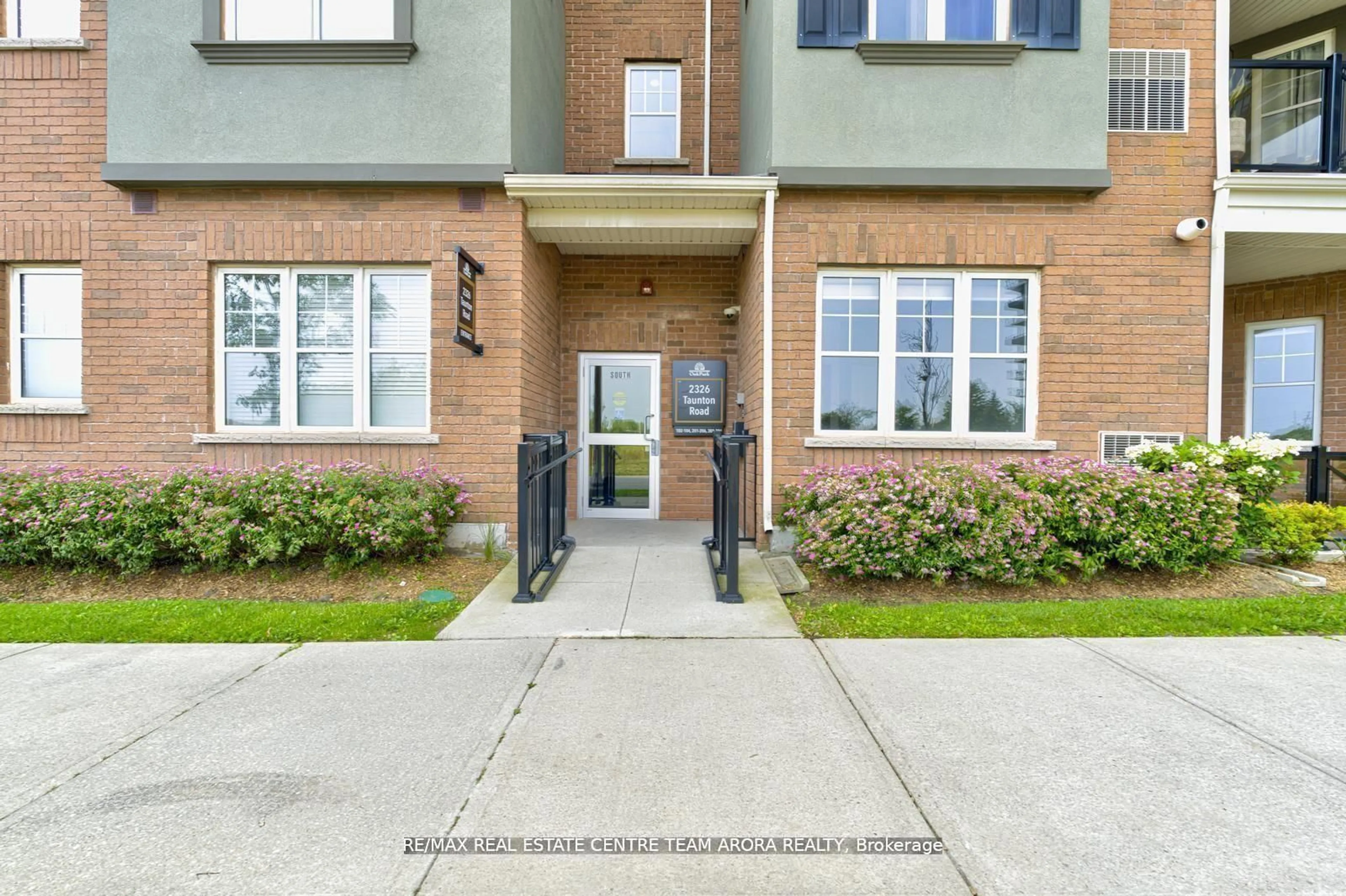 Unknown for 2326 Taunton Rd #303, Oakville Ontario L6H 0L3