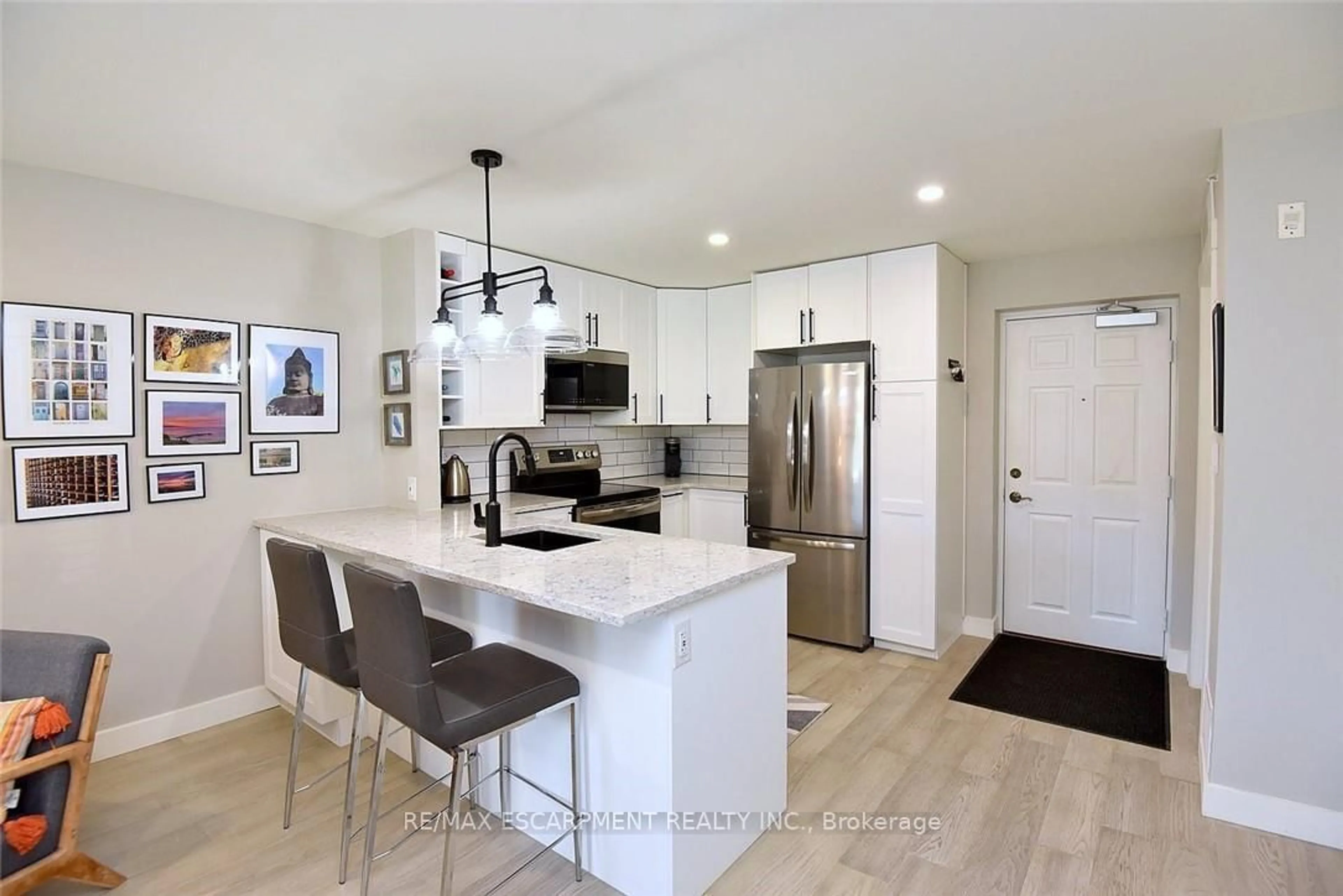 Open concept kitchen, unknown for 2035 Appleby Line #103, Burlington Ontario L7L 7G8