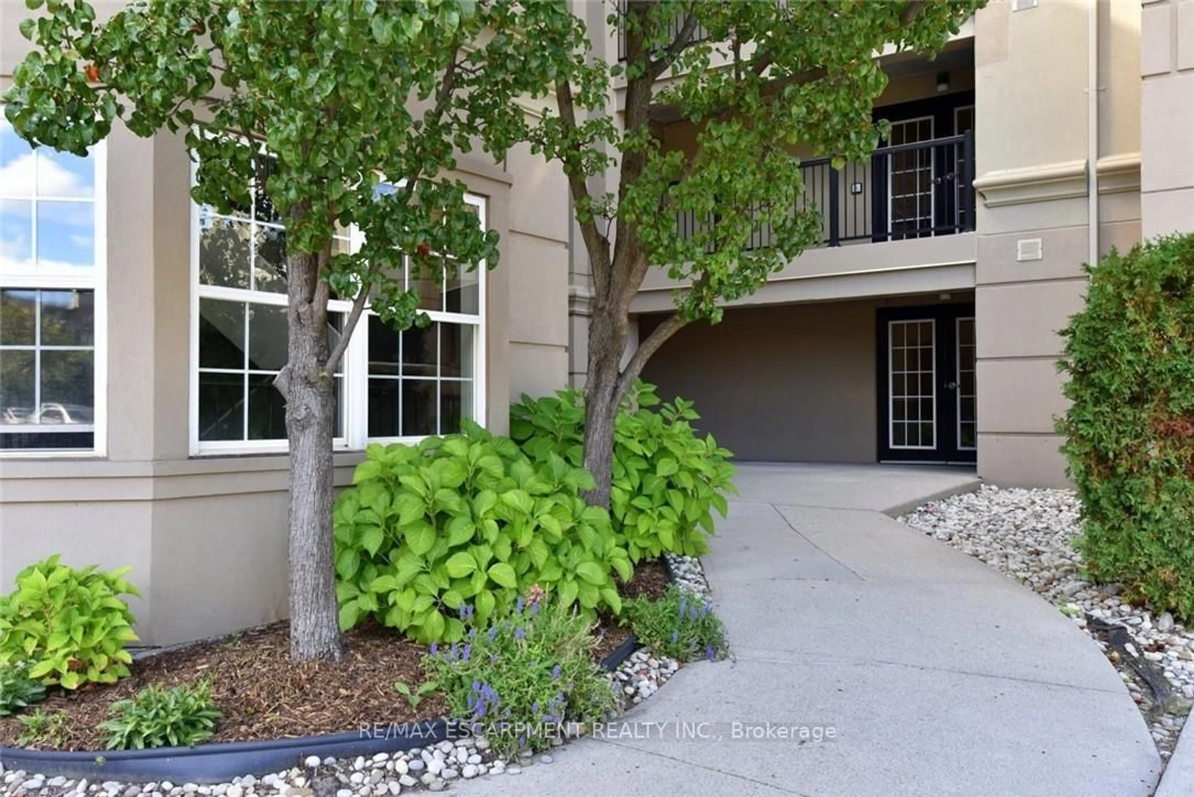 Unknown for 2035 Appleby Line #103, Burlington Ontario L7L 7G8