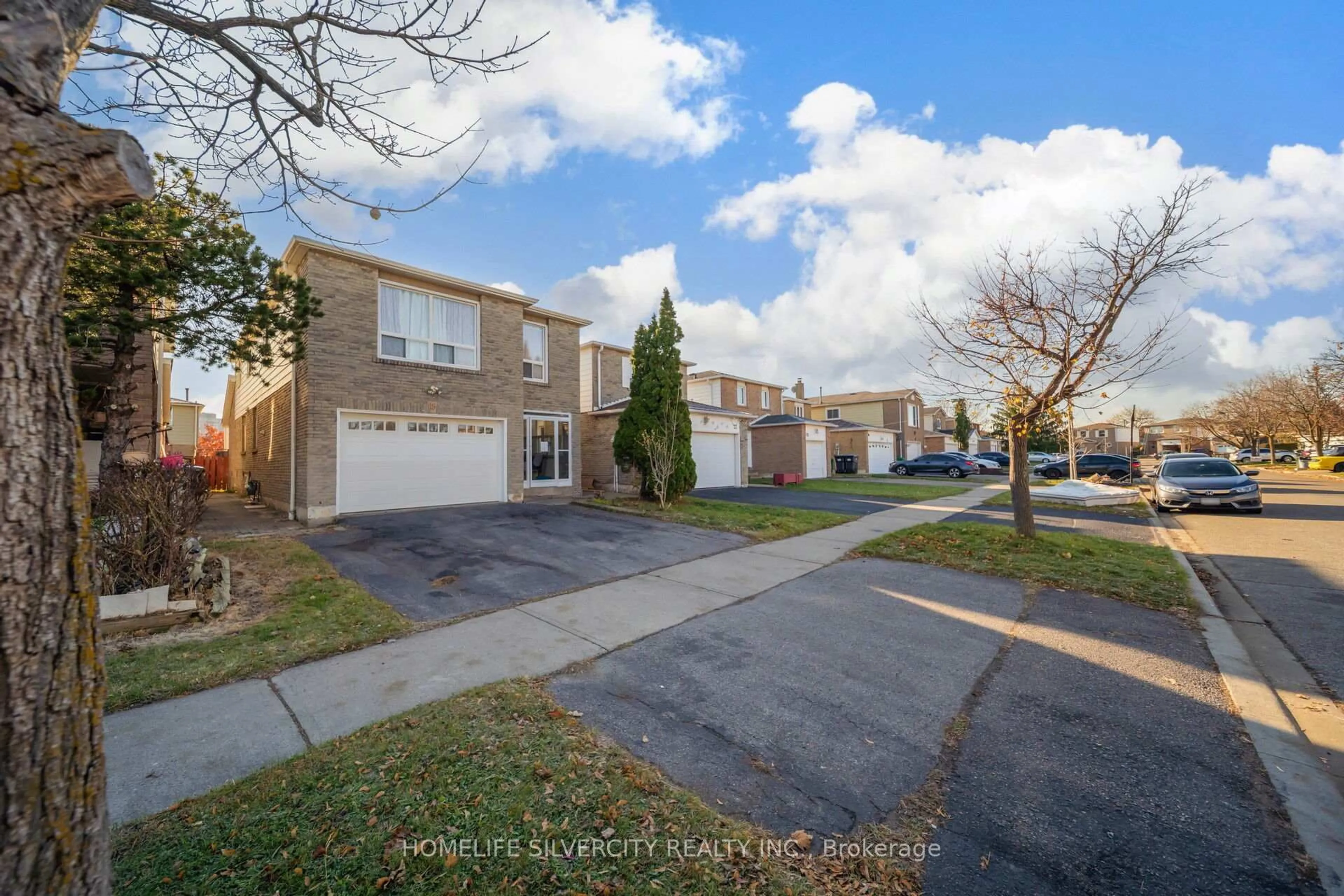 A pic from outside/outdoor area/front of a property/back of a property/a pic from drone, street for 19 Pickard Lane, Brampton Ontario L6Y 2M4