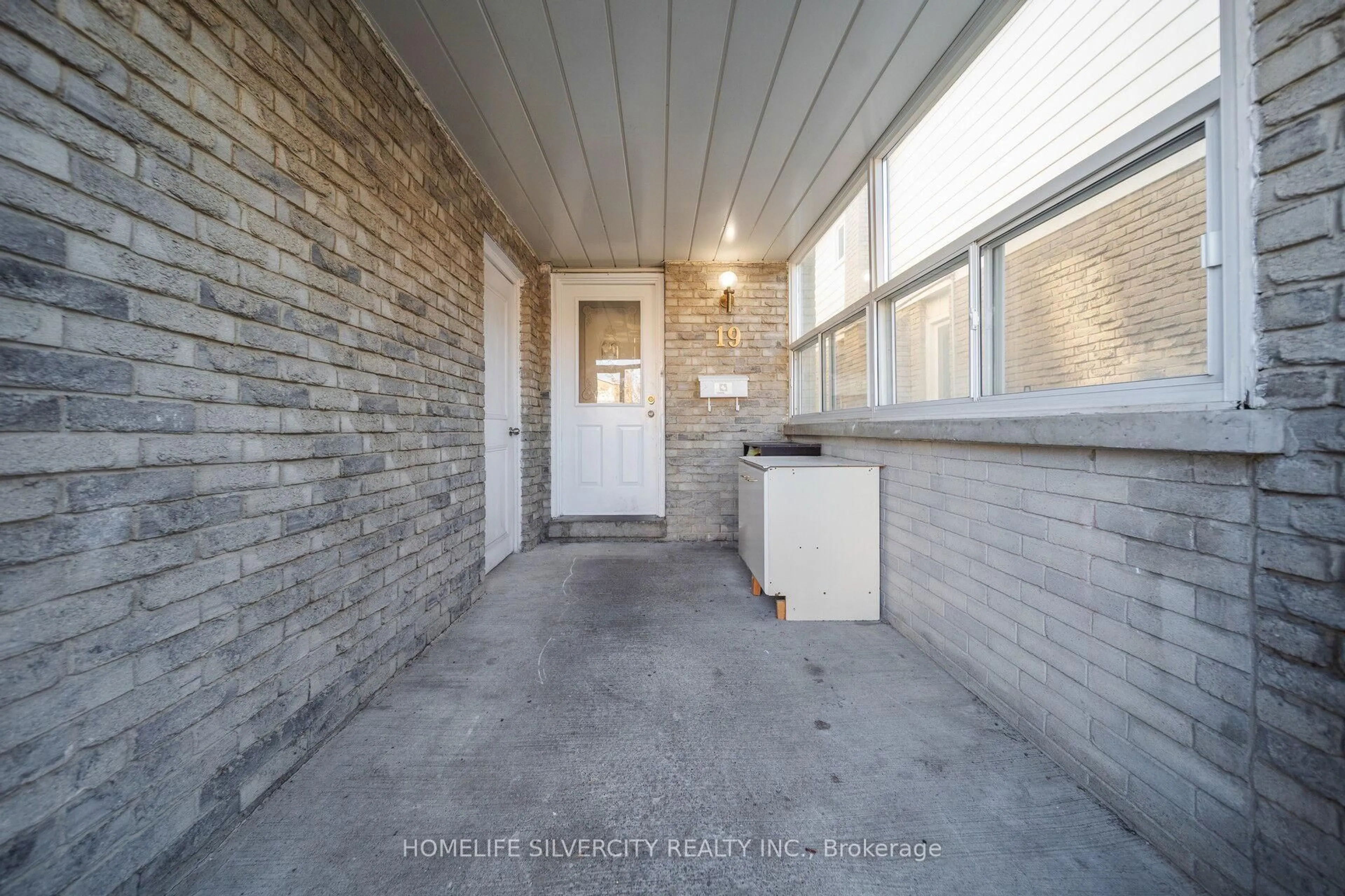 Unknown for 19 Pickard Lane, Brampton Ontario L6Y 2M4