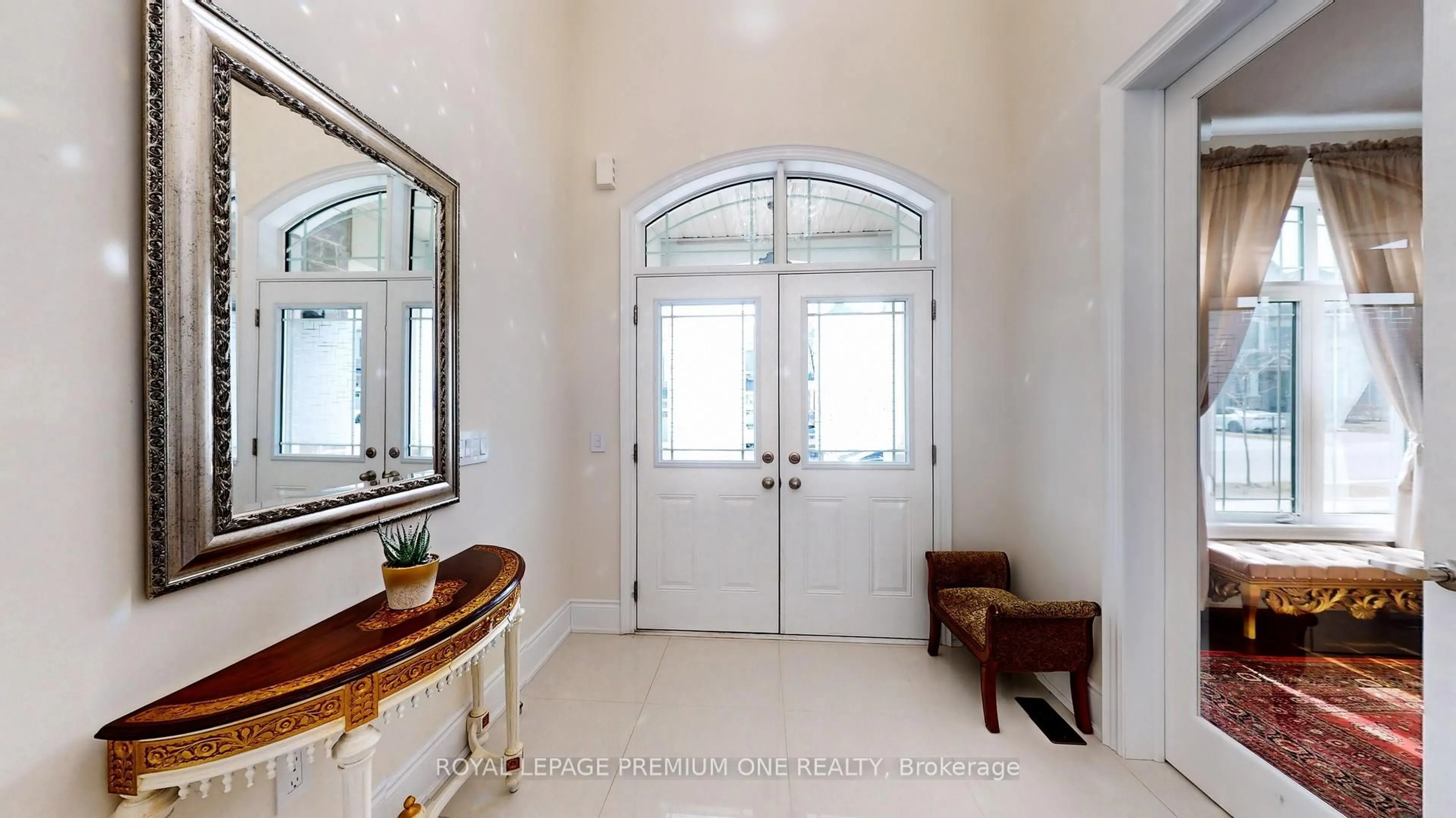 Indoor entryway for 52 Daisy Meadow Cres, Caledon Ontario L7C 4G3