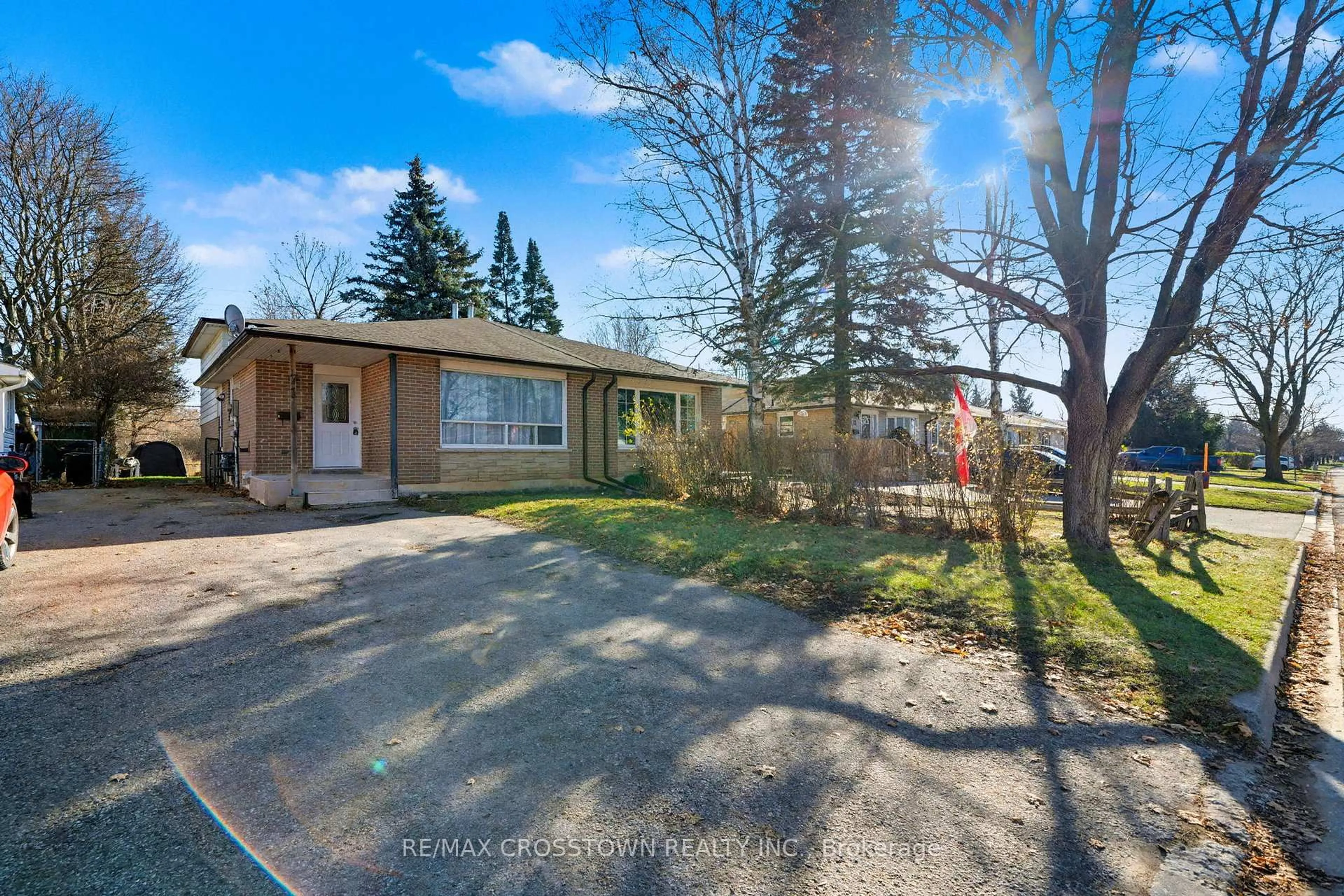 A pic from outside/outdoor area/front of a property/back of a property/a pic from drone, street for 71 Edelwild Dr, Orangeville Ontario L9W 2Y4