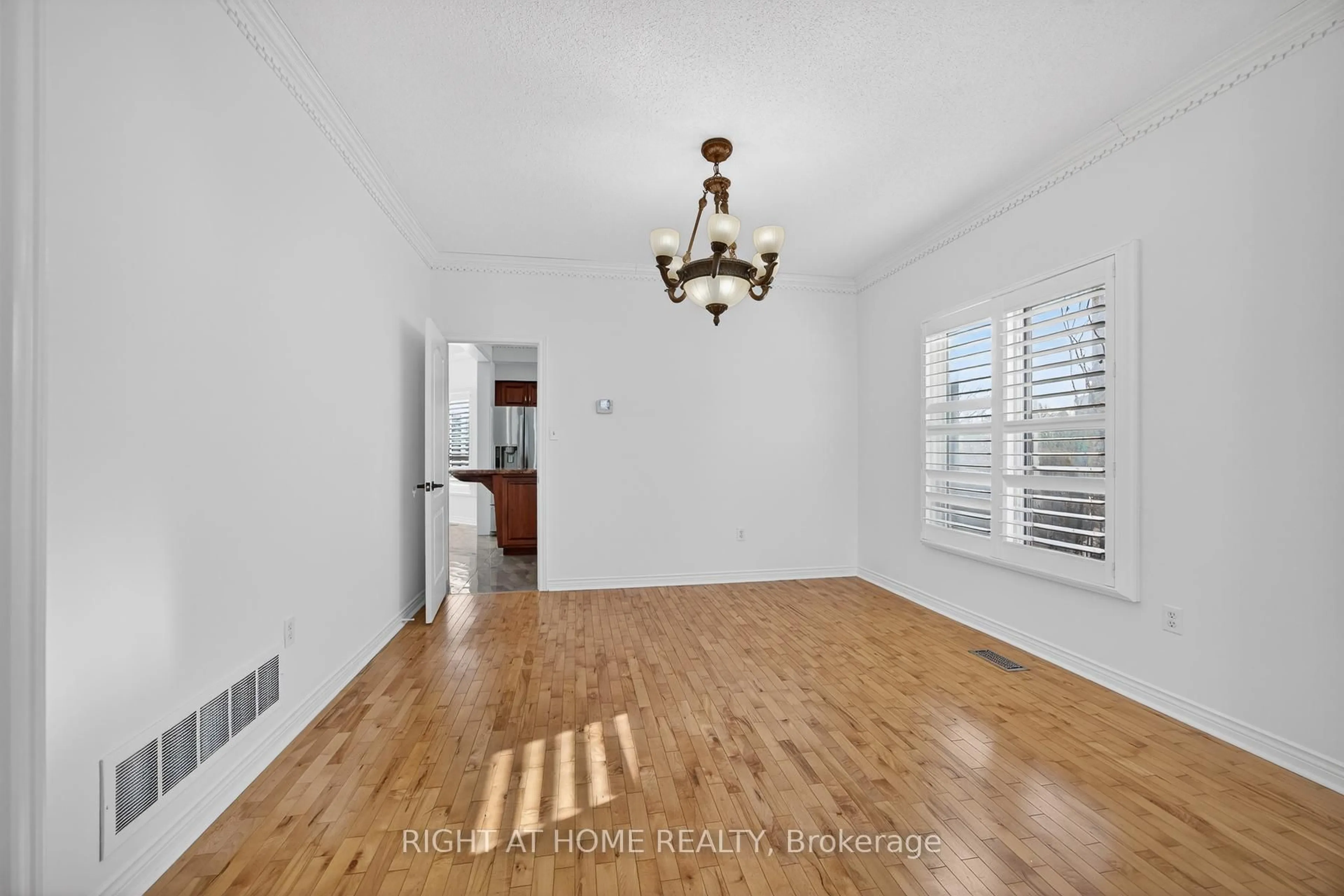 A pic of a room for 2013 ROSEMOUNT Cres, Oakville Ontario L6M 3A5