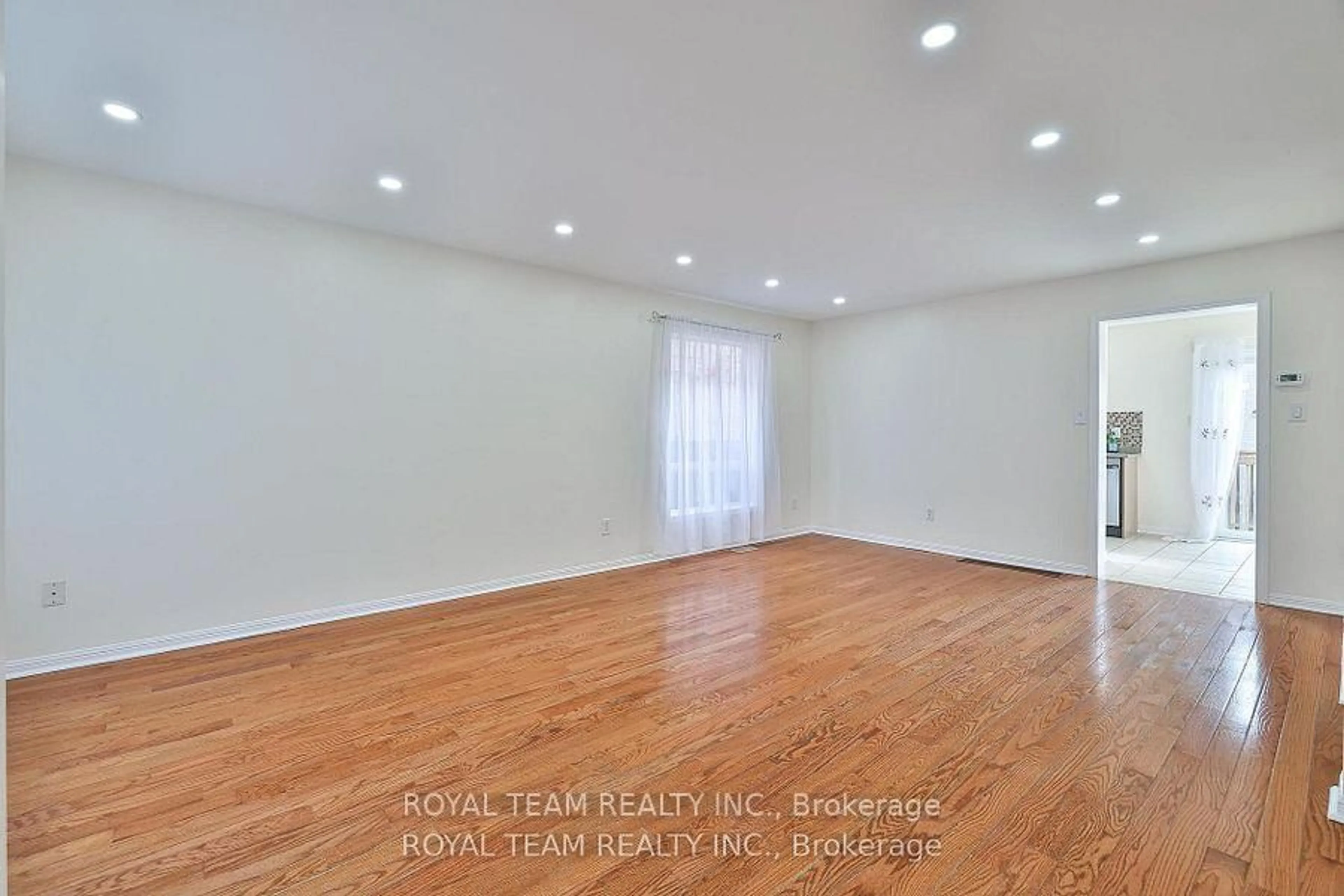 A pic of a room for 2439 Hollybrook Dr, Oakville Ontario L6M 4S8