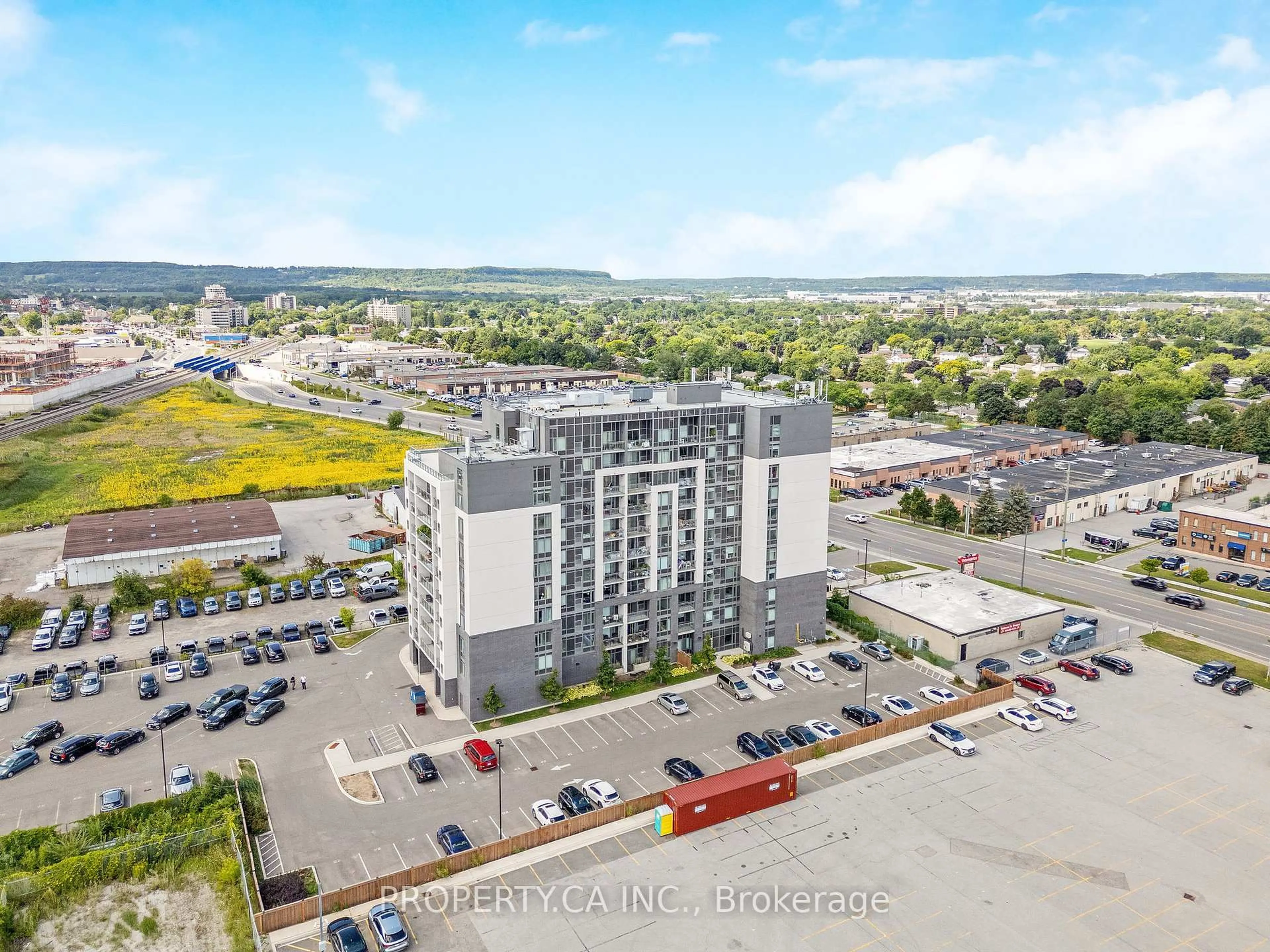 A pic from outside/outdoor area/front of a property/back of a property/a pic from drone, building for 716 Main St #602, Milton Ontario L9T 9L9
