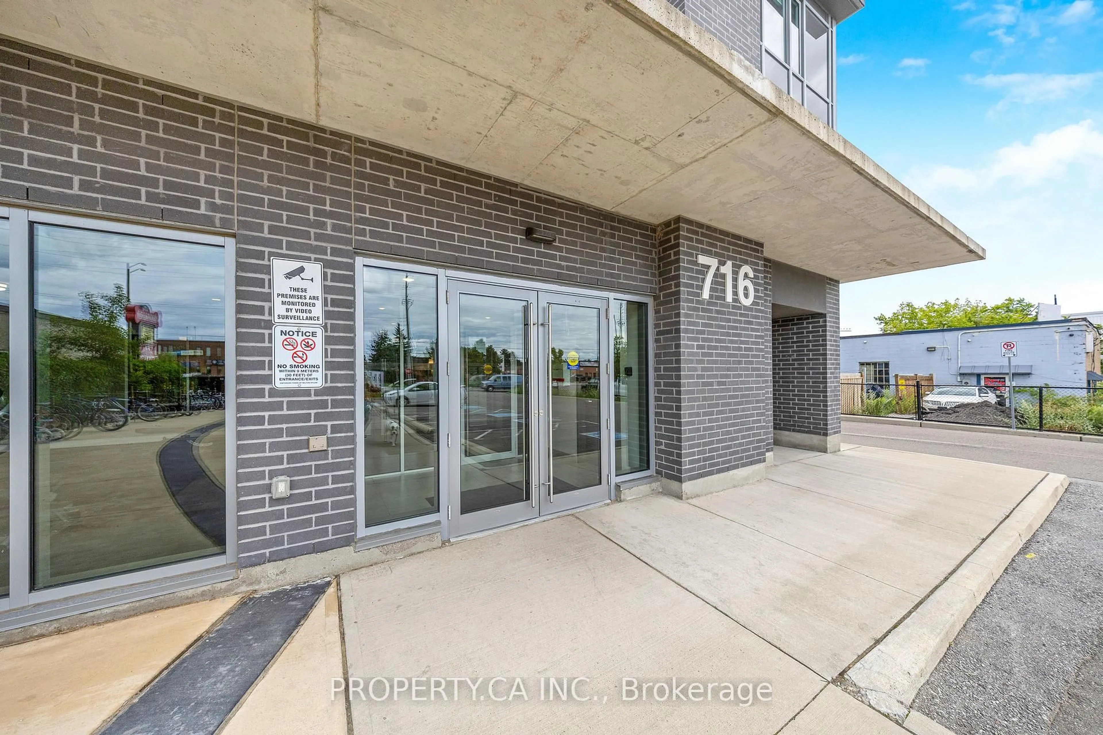 Indoor foyer for 716 Main St #602, Milton Ontario L9T 9L9