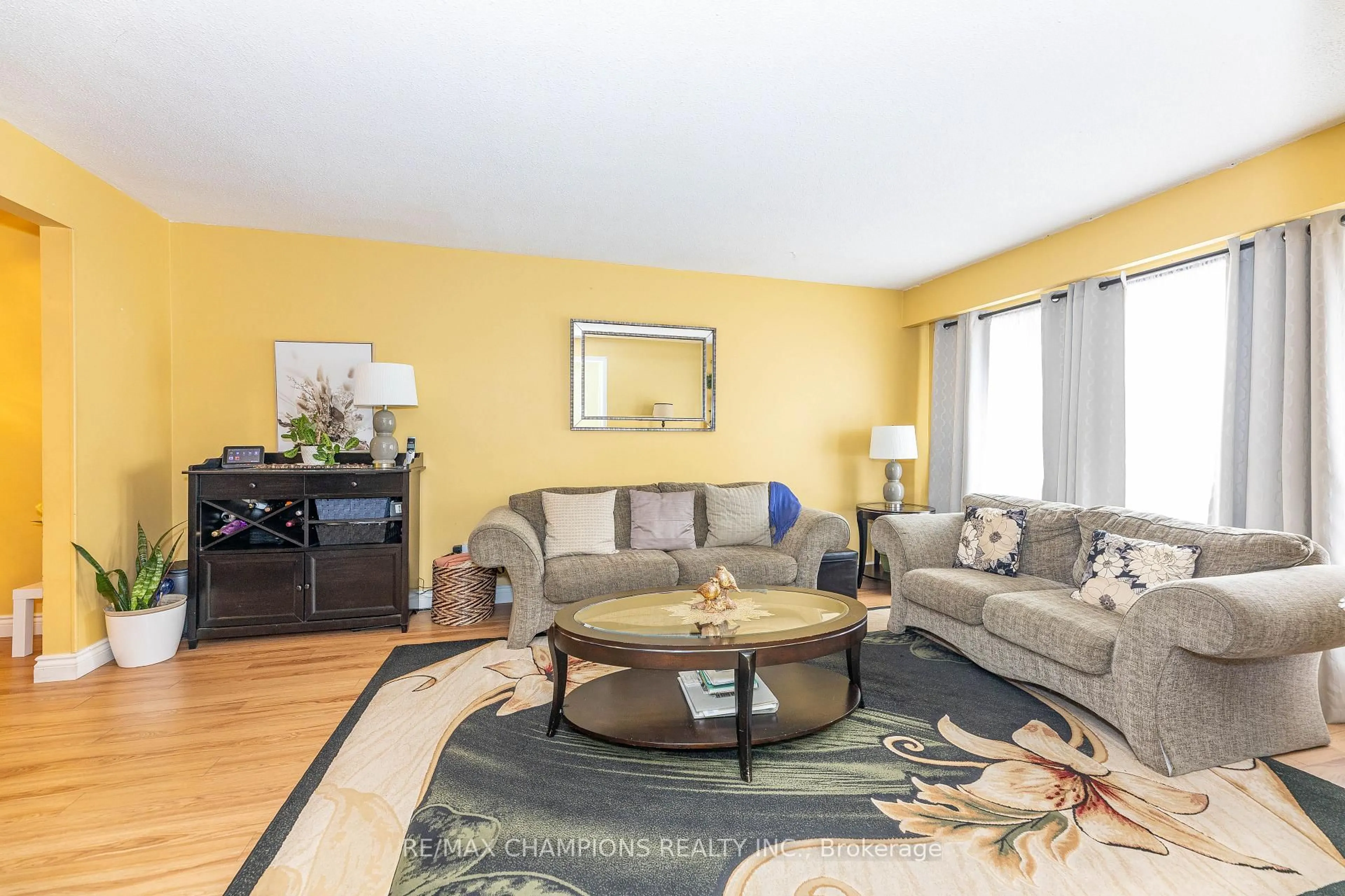 Living room with furniture, unknown for 3525 Brandon Gate Dr #17, Mississauga Ontario L4T 3M3
