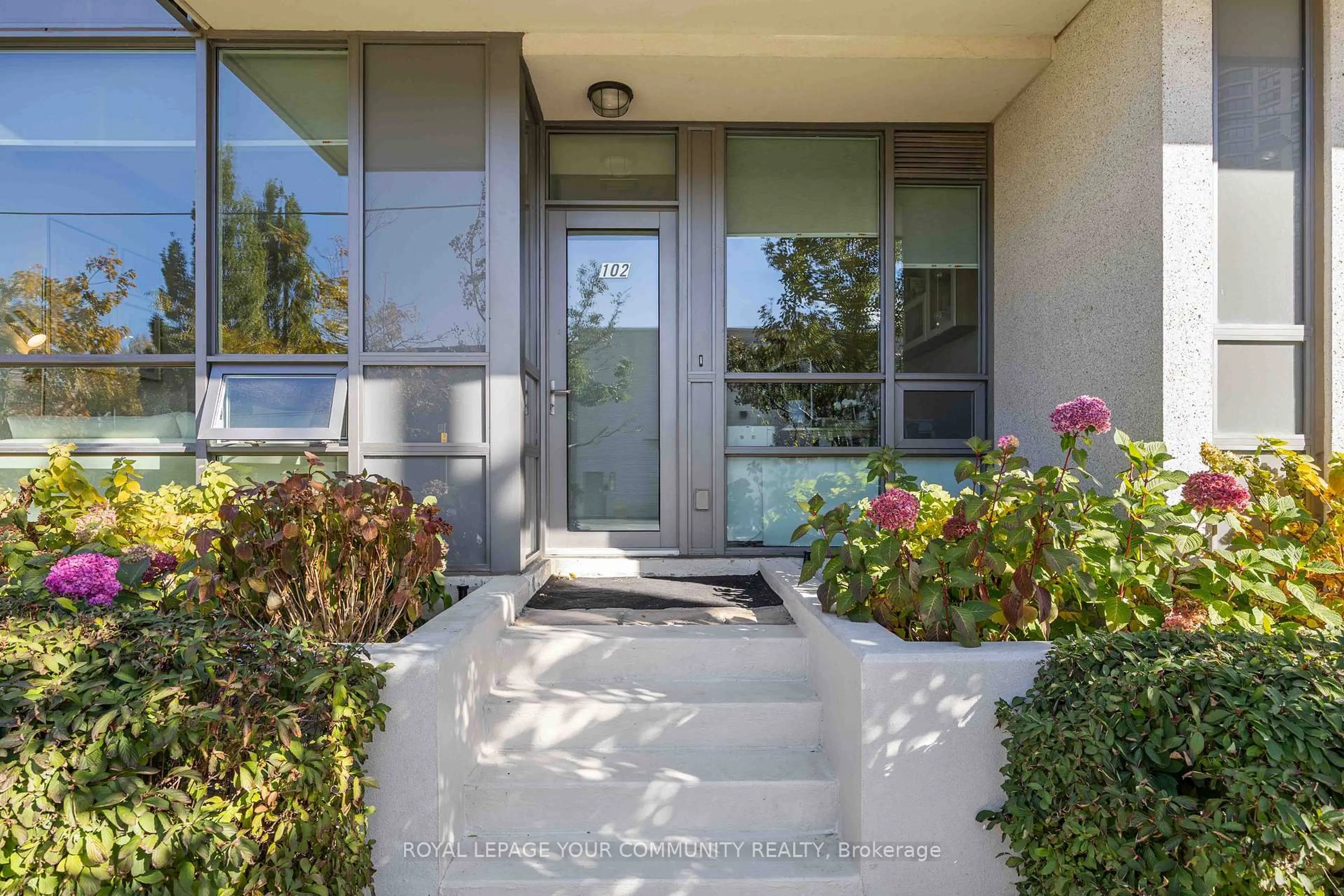 Indoor entryway for 15 Legion Rd #102, Toronto Ontario M8V 0A9