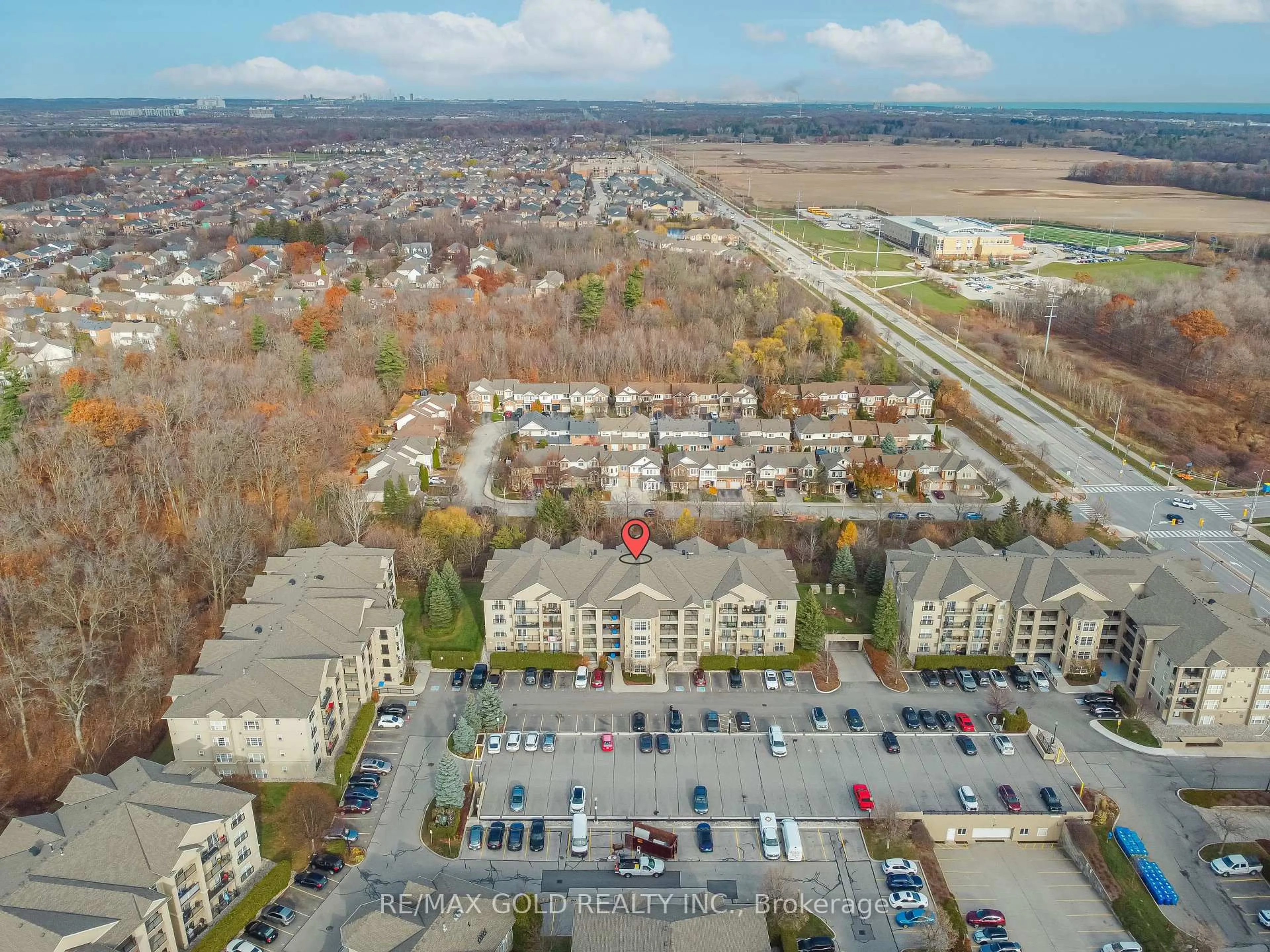 A pic from outside/outdoor area/front of a property/back of a property/a pic from drone, unknown for 2065 Appleby Line #212, Burlington Ontario L7L 7H2