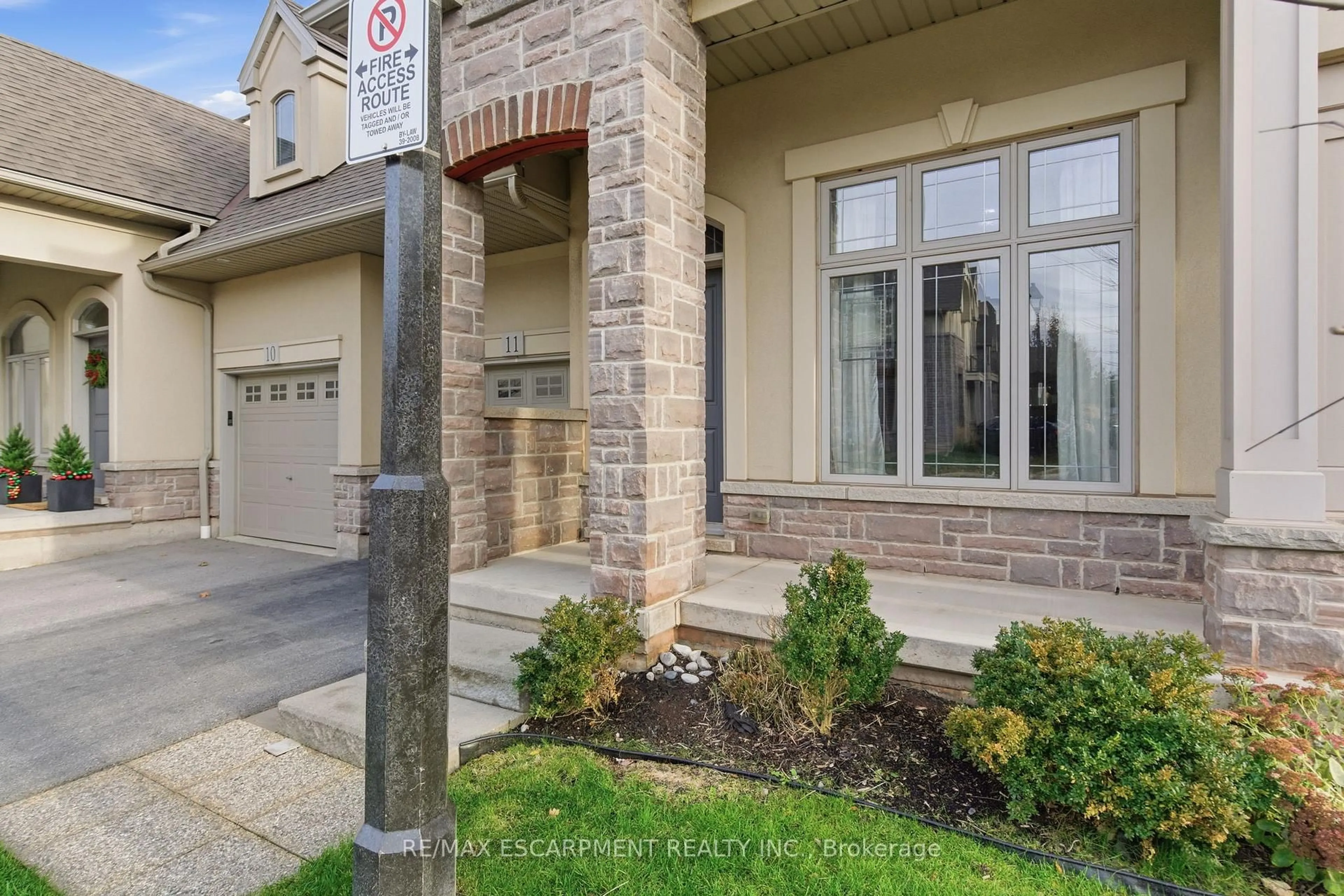Unknown for 5056 New St #11, Burlington Ontario L7L 0H4