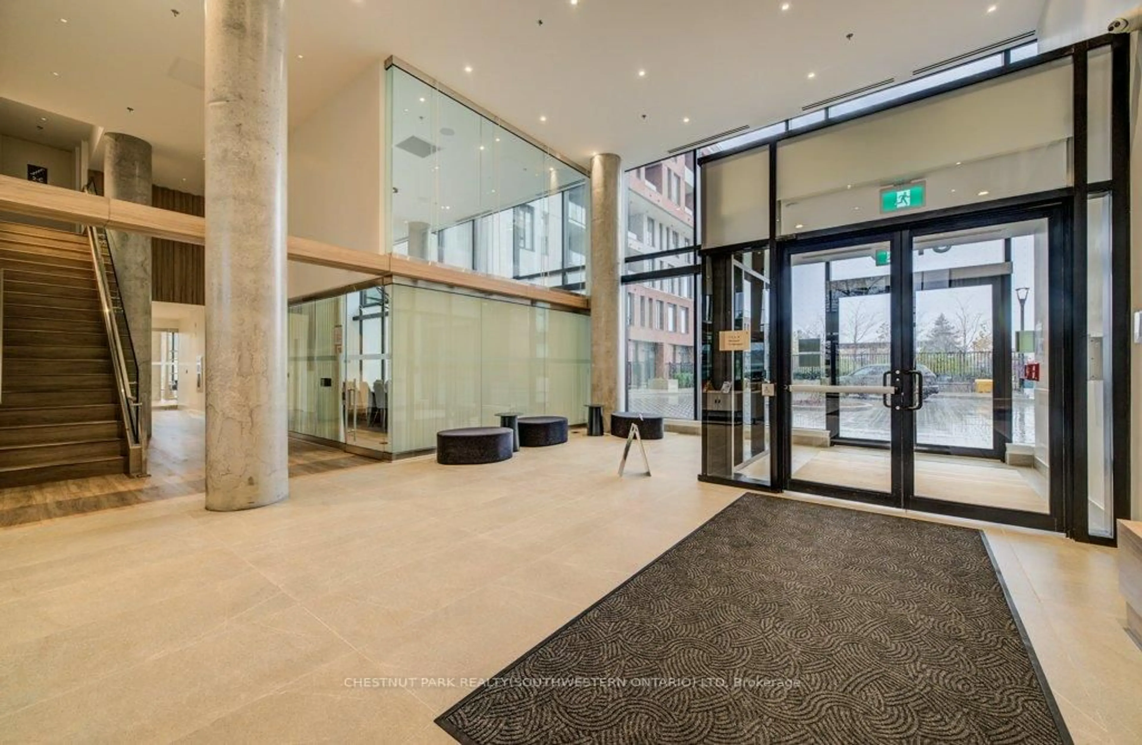 Indoor foyer for 3100 Keele St #612, Toronto Ontario M3M 0E1