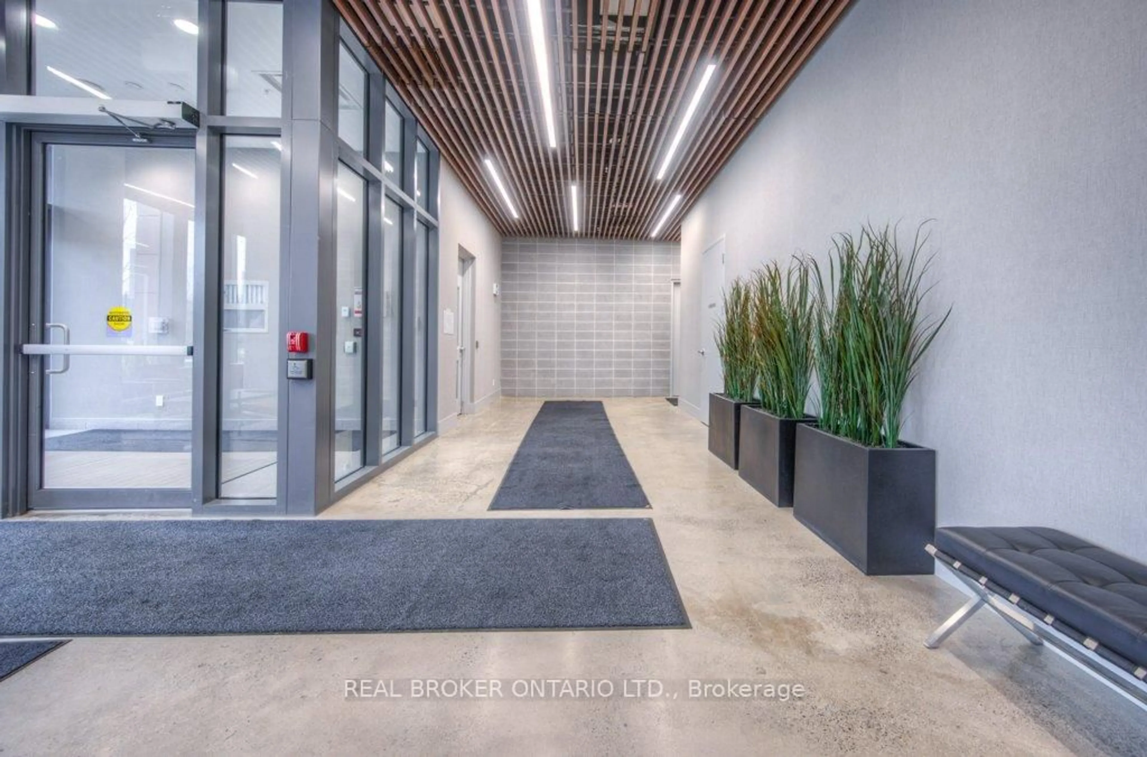 Indoor foyer for 500 Brock Ave #705, Burlington Ontario L7S 0A5