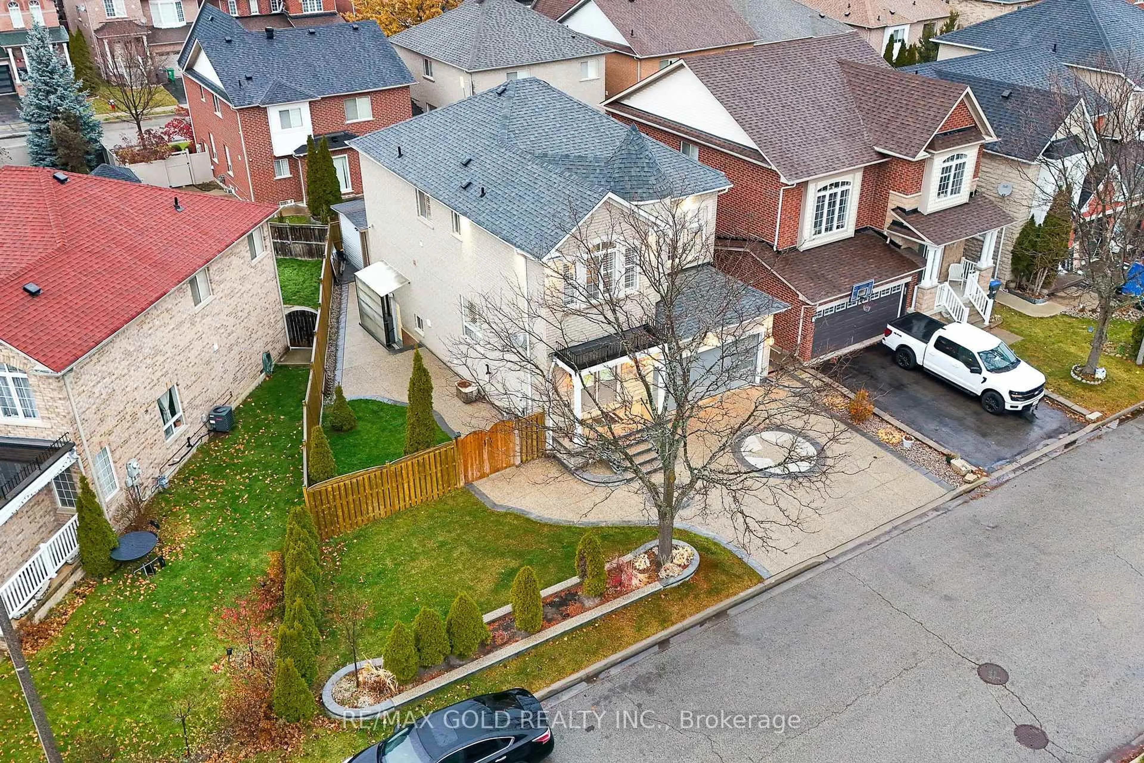 A pic from outside/outdoor area/front of a property/back of a property/a pic from drone, street for 49 Sedgewick Circ, Brampton Ontario L7A 2P5